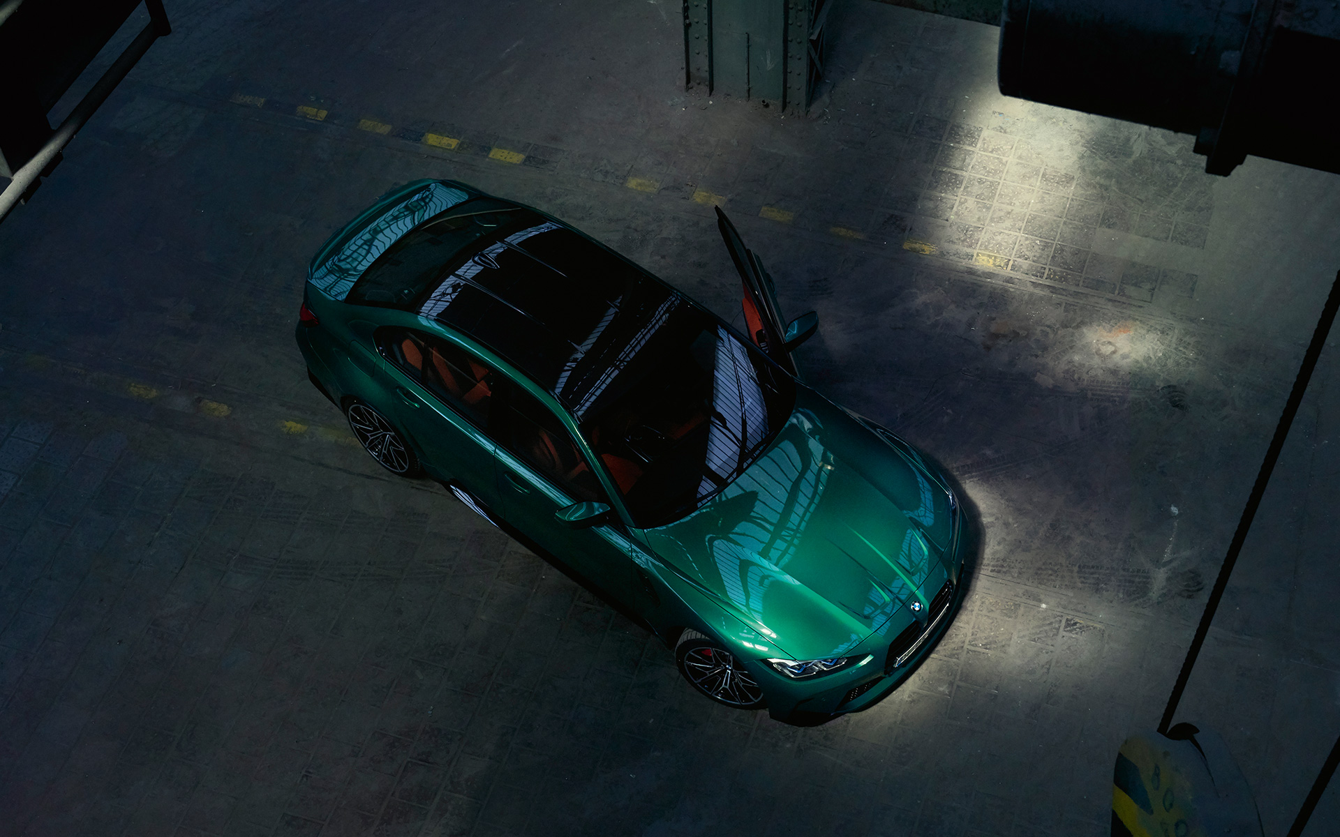 BMW M3 Berlina G80 2020 Isle of Man Green metalizado, vista aérea, techo de fibra de carbono