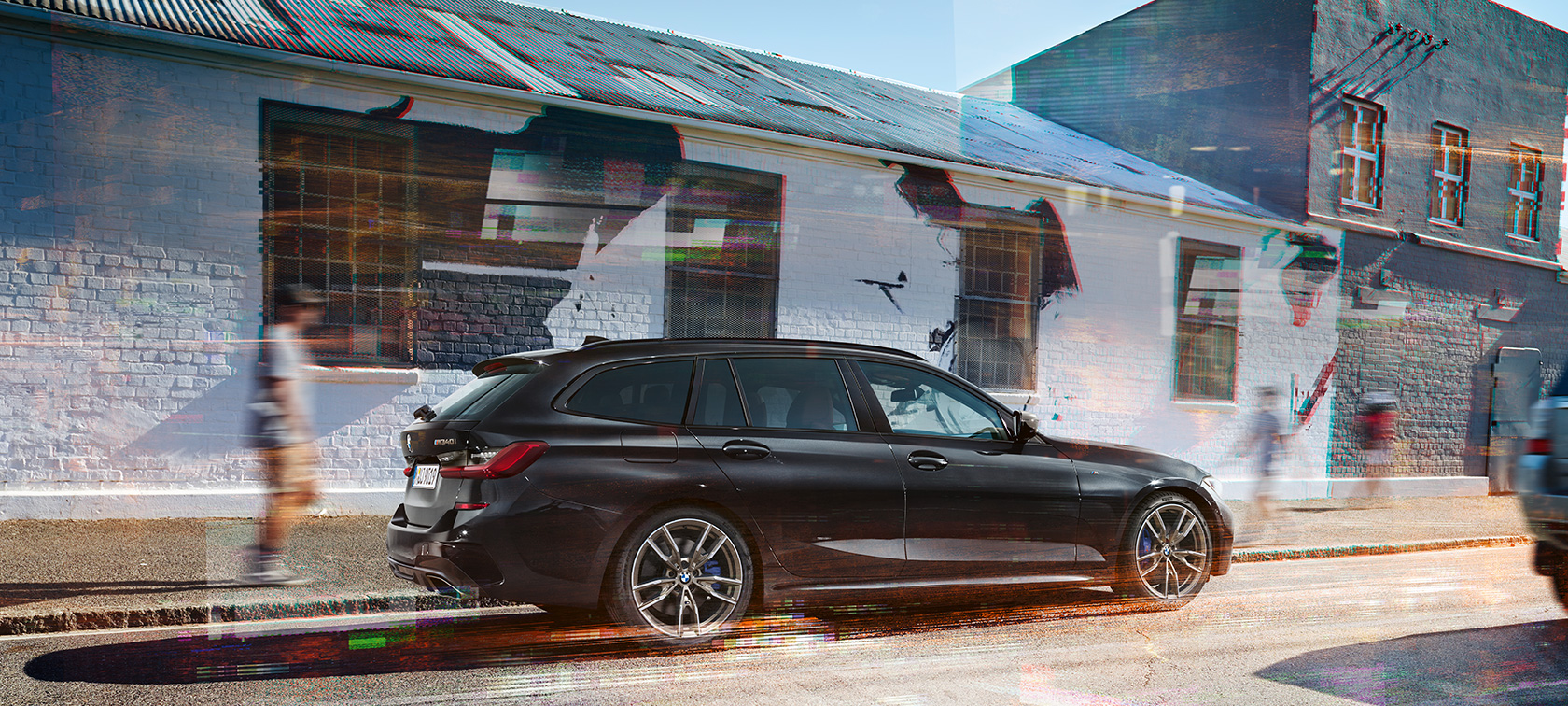 Vista del lateral BMW M340i xDrive Touring BMW M340i xDrive Touring G21 Black Sapphire metalizado, vista del lateral en la calle