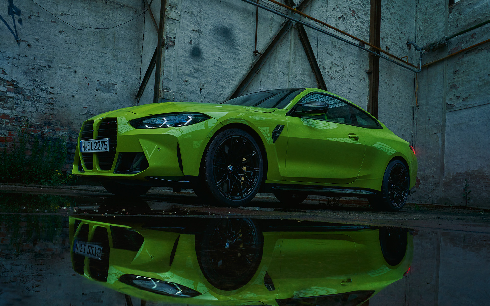BMW M4 Competition Coupé G82 2020 Sao Paulo Yellow, vista de tres cuartos del frontal