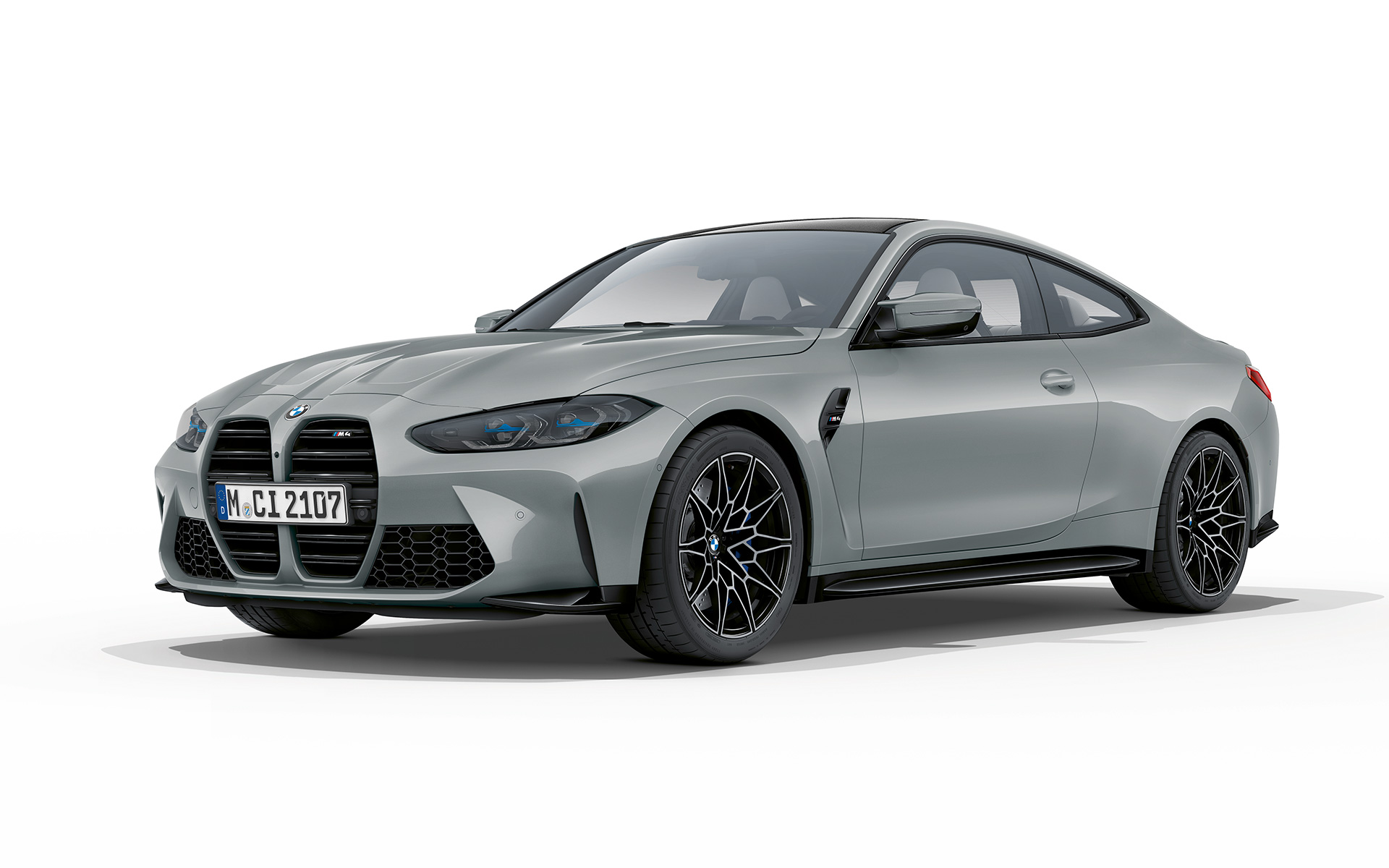BMW M4 Coupé G82 2020 Brooklyn Grey metalizado, vista de tres cuartos del frontal
