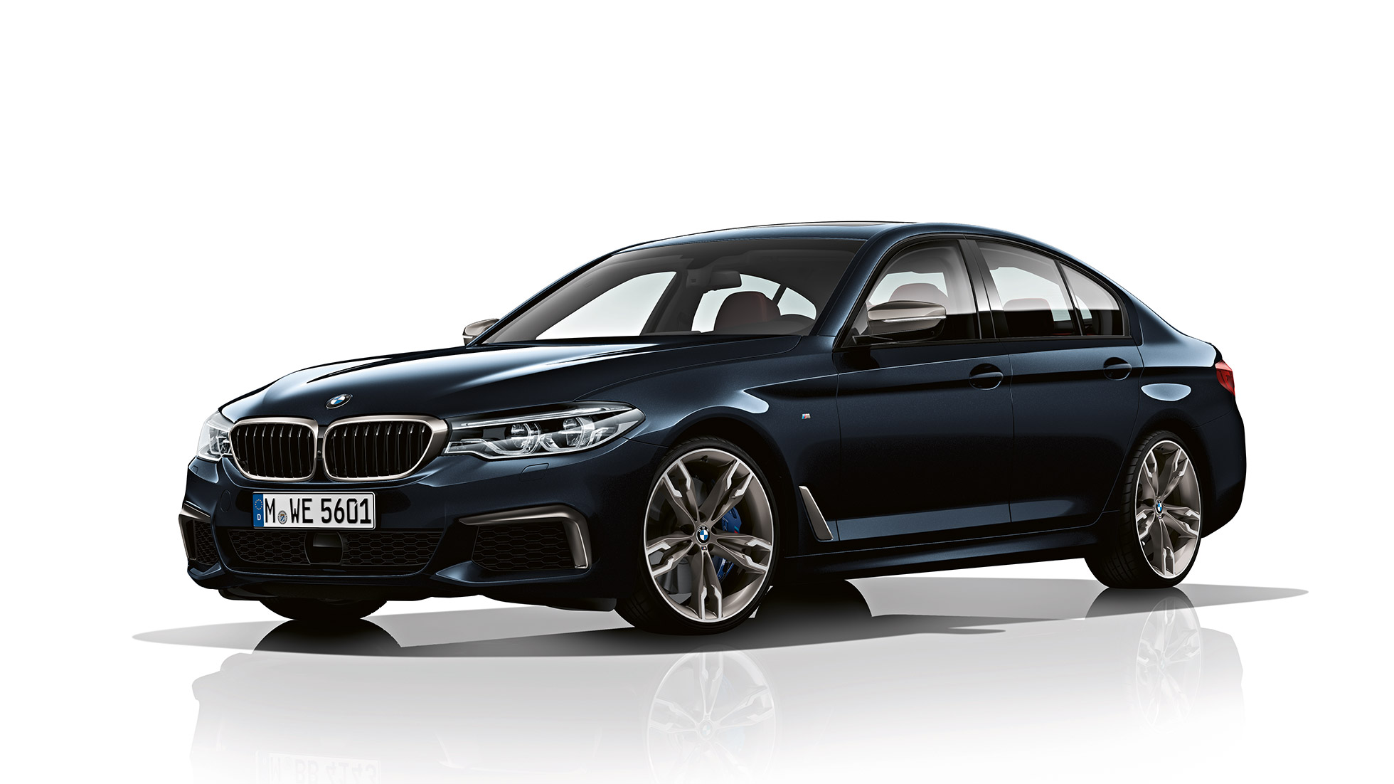 Diseño frontal BMW M550i y BMW M550d, vista de tres cuartos del diseño frontal