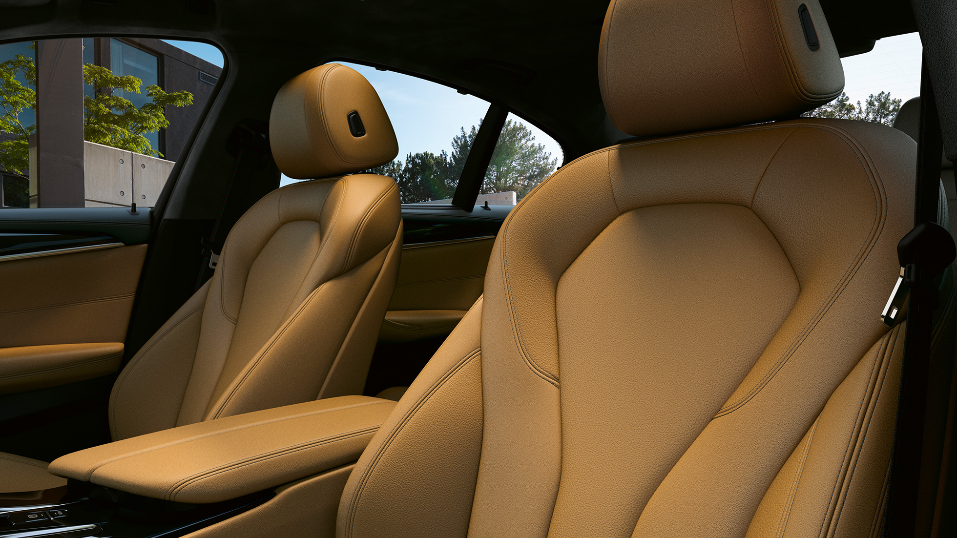 Asientos deportivos para el conductor y el acompañante Interior del BMW M550i xDrive Berlina G30 LCI Facelift 2020 Asientos deportivos para el conductor y el acompañante Interior del BMW M550i xDrive Berlina G30 LCI Facelift 2020