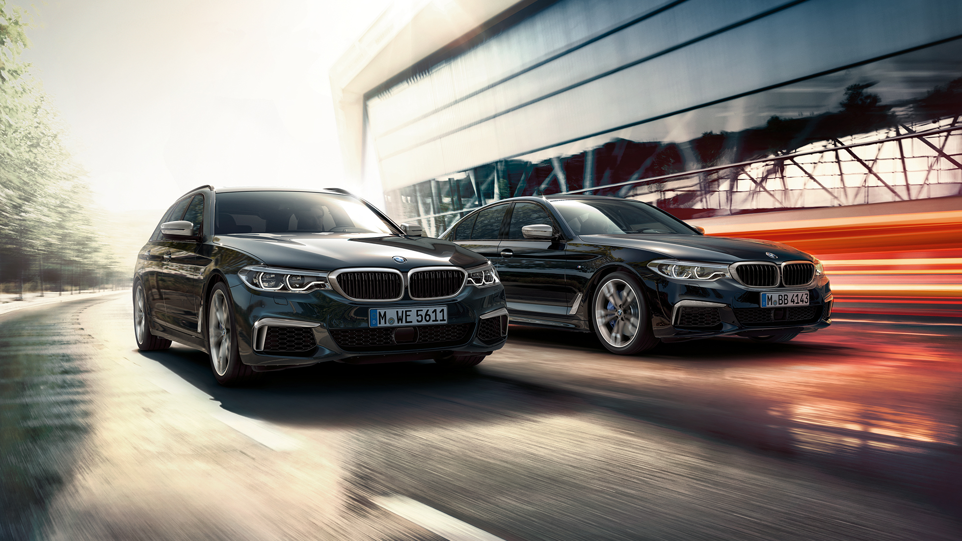 Dinamismo de conducción BMW M550d xDrive Touring Dinamismo de conducción BMW M550d xDrive Touring G31 Azuritschwarz metalizado, vista de tres cuartos del frontal del deportivo ranchera
