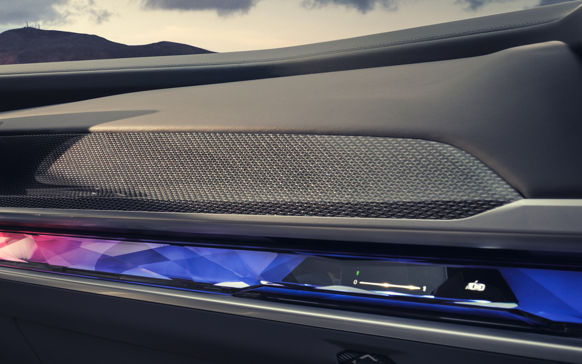 Molduras interiores M de fibra de carbono BMW M760e xDrive Berlina G70, detalle