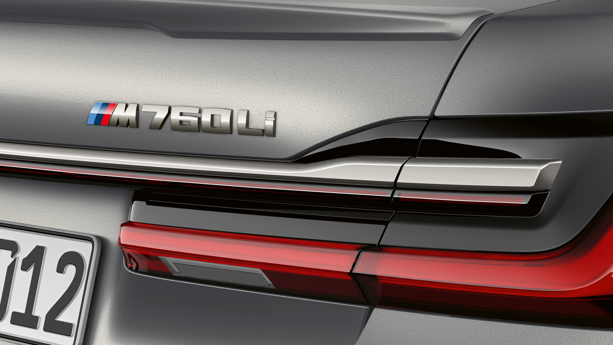 BMW M760Li xDrive Berlina, primer plano del distintivo “BMW M760Li” BMW M760Li xDrive Berlina, primer plano del distintivo “BMW M760Li” en la zaga