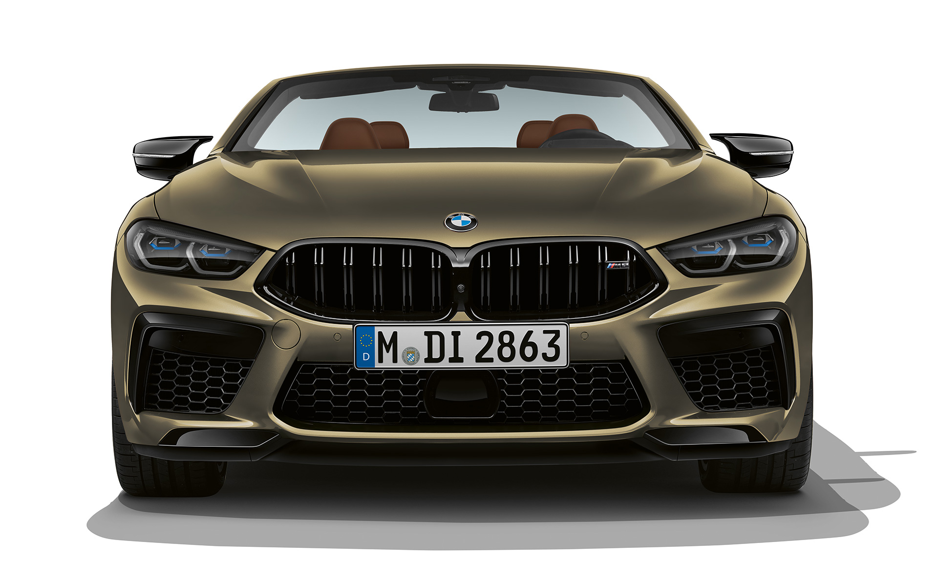 BMW M8 Competition Cabrio F91 LCI Renovación 2022 BMW Individual Brass metalizado, vista del frontal