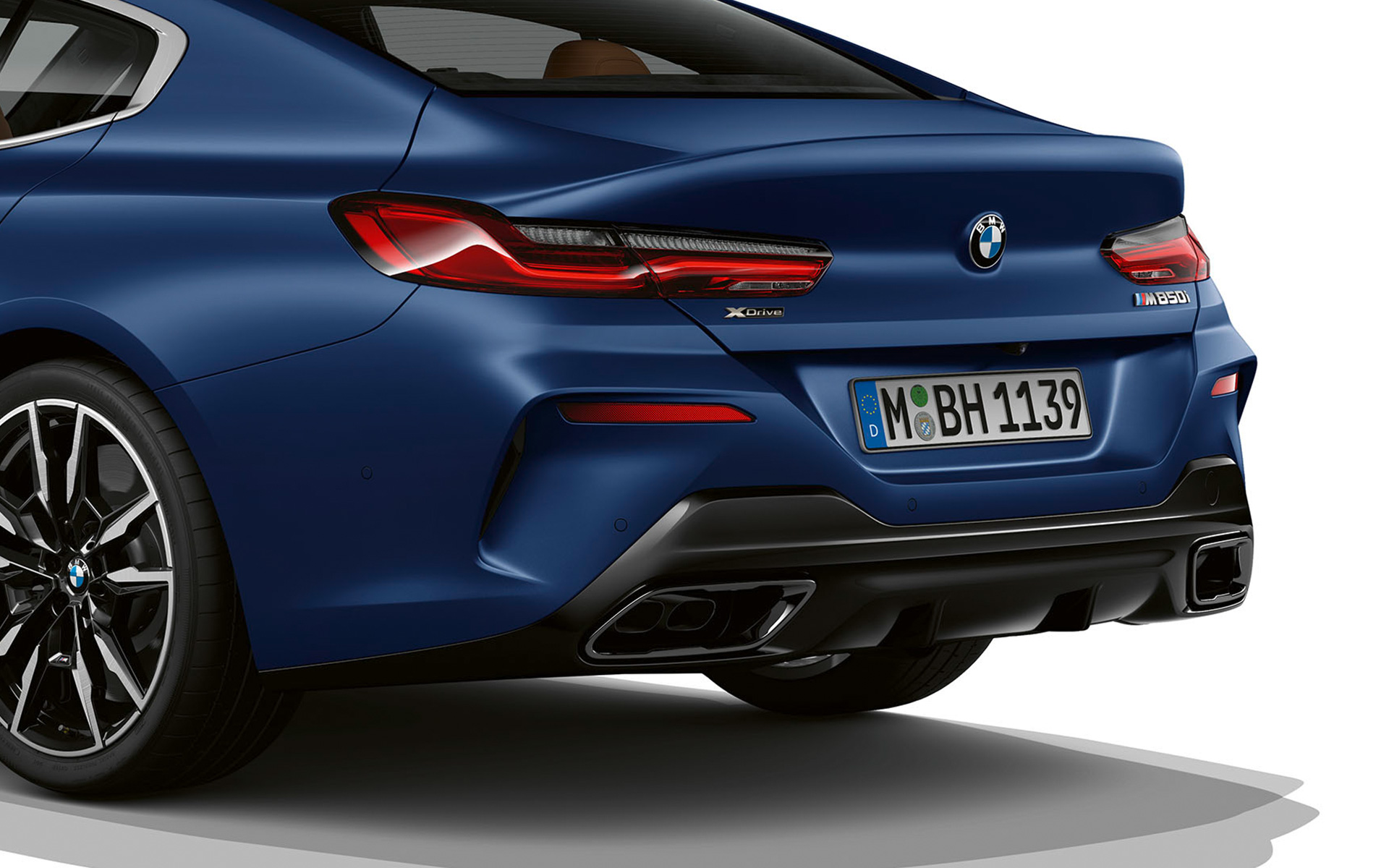 Vista de tres cuartos de la zaga BMW M850i xDrive Gran Coupé G16 LCI Renovación 2022 BMW M850i xDrive Gran Coupé G16 LCI Renovación 2022 vista de tres cuartos de la zaga, parte trasera en detalle