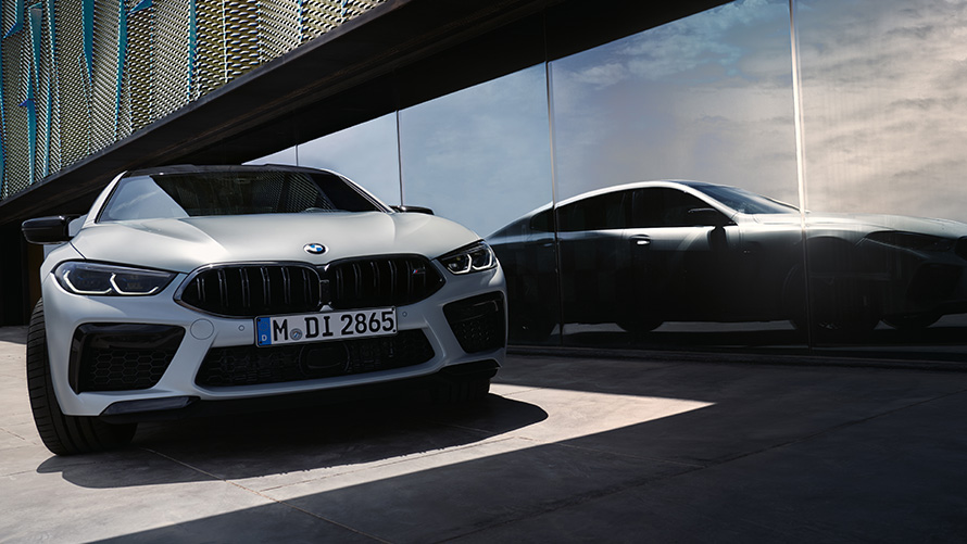 Datos técnicos BMW M8 Competition Gran Coupé F93 LCI Renovación 2022 BMW M8 Competition Gran Coupé F93 LCI Renovación 2022 BMW Individual Frozen Brilliant White metalizado, vista del frontal, datos técnicos
