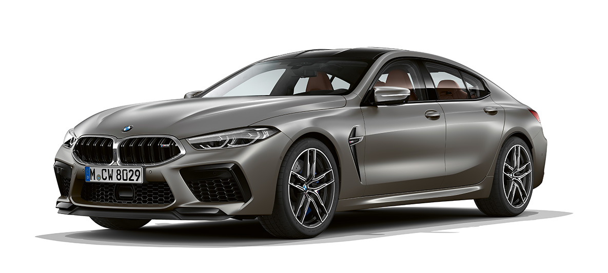 BMW M8 Gran Coupé, vista de tres cuartos del lateral BMW M8 Gran Coupé F93 2020 BMW Individual Frozen Dark Silver, vista de tres cuartos del lateral