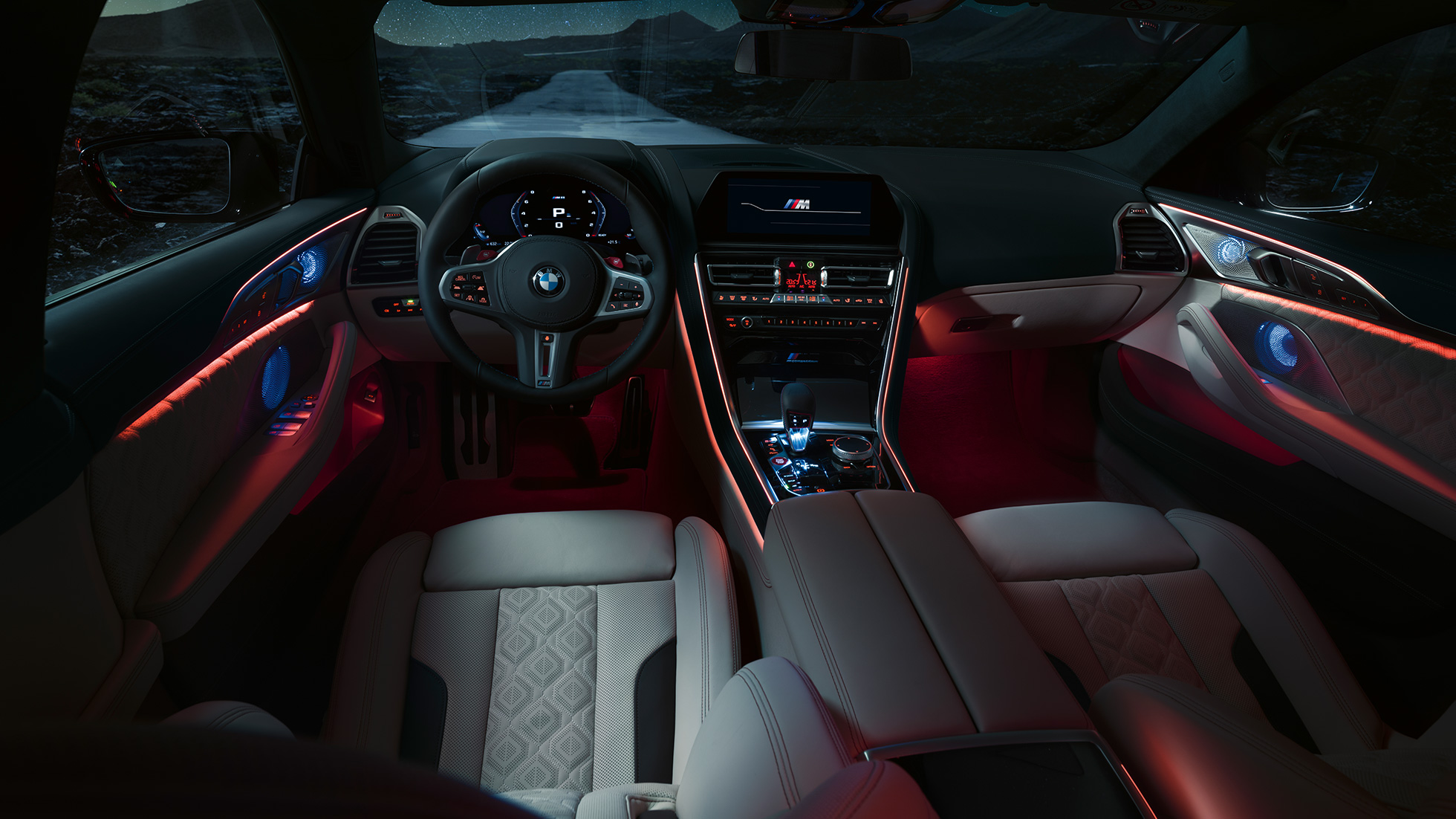 BMW M8 Competition Gran Coupé, interior BMW M8 Competition Gran Coupé con asientos deportivos M F93 2020, interior del coche de alta gama