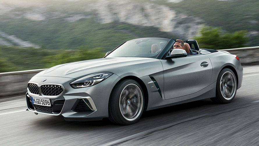 BMW Z4 M G29, vista de tres cuartos del lateral, circulando por la calle BMW Serie M,BMW Z4 M G29, vista de tres cuartos del lateral, circulando por la calle