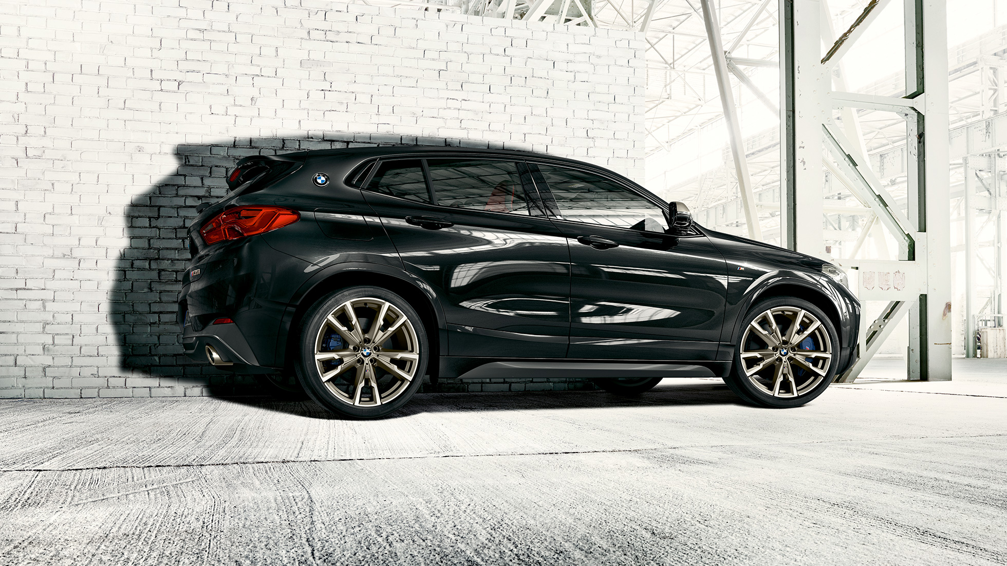 Exterior BMW X2 M35i Vista lateral del BMW X2 M35i, el SUV deportivo