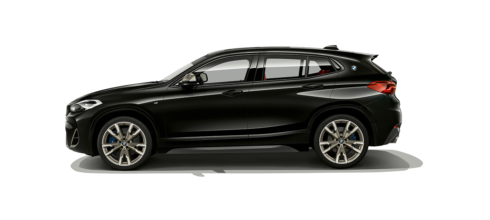 Vista lateral BMW X2 M35i con fondo blanco Vista lateral BMW X2 M35i con fondo blanco