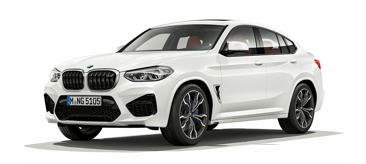 BMW X4 M, vista de tres cuartos del lateral BMW X4 M en Alpinweiss, exterior, vista de tres cuartos del lateral
