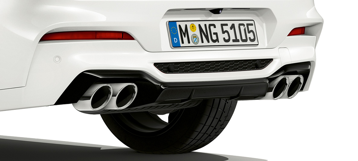 BMW X4 M, tubos de escape en cromo BMW X4 M en Alpinweiss, exterior, zaga con tubos de escape en cromo