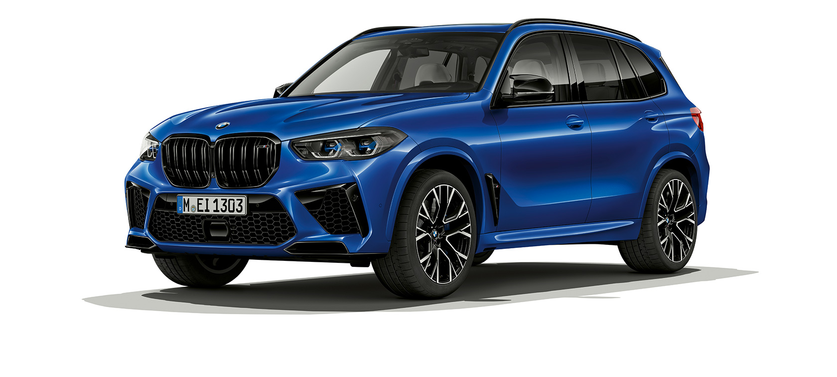 BMW X5 M Competition, vista de tres cuartos del lateral BMW X5 M Competition F95 2020 Marina Bay Blau metalizado, diseño de tres cuartos del lateral