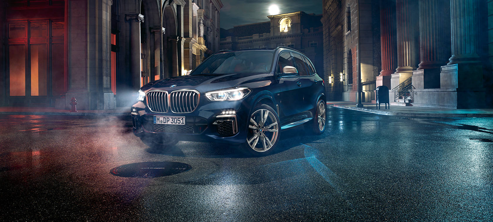 BMW X5 M50i , vista de tres cuartos del frontal BMW X5 M50i G05 Carbonschwarz metalizado, vista de tres cuartos del frontal