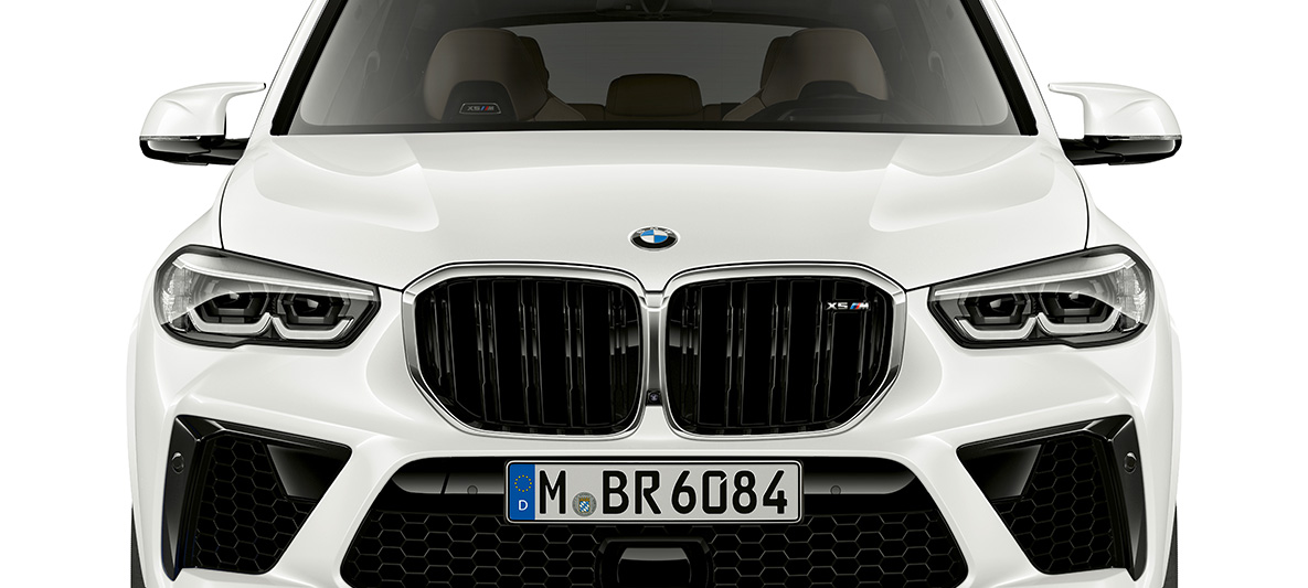 Frontal BMW X5 M Parrilla doble M BMW X5 M Mineralweiss F95, vista del frontal