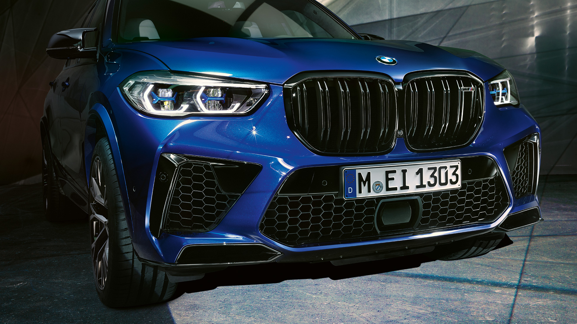 Parrilla doble M BMW X5 M Competition SUV F95 Parrilla doble M BMW X5 M Competition SUV F95 Marina Bay Blau metalizado, detalle del frontal