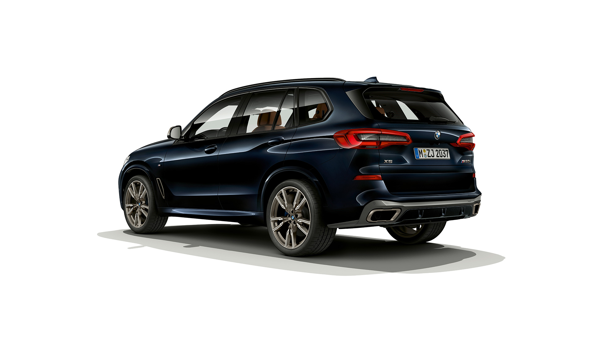 BMW X5 SUV G05, vista de la zaga BMW X5 SUV con alerón de techo M G05 en Carbonschwarz metalizado, vista de la zaga del deportivo