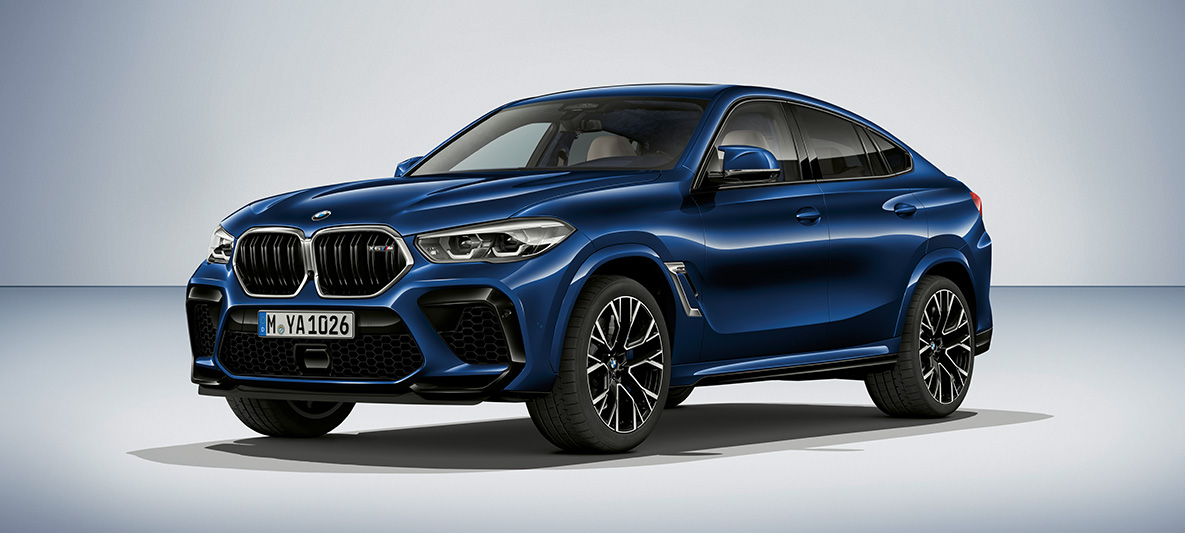 BMW X6 M en BMW Individual Tansanitblau metalizado BMW X6 M F96 SUV 2020 BMW Individual Tansanitblau metalizado, vista de tres cuartos del lateral