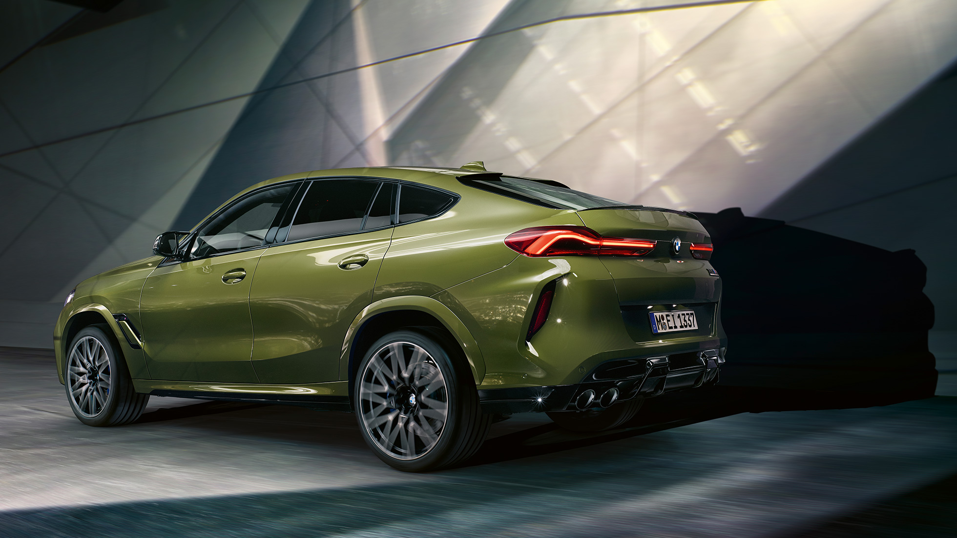 BMW X6 M Competition con sistema M xDrive BMW X6 M Competition con sistema M xDrive F96 2020 Pintura Especial BMW Individual Urban Green SUV