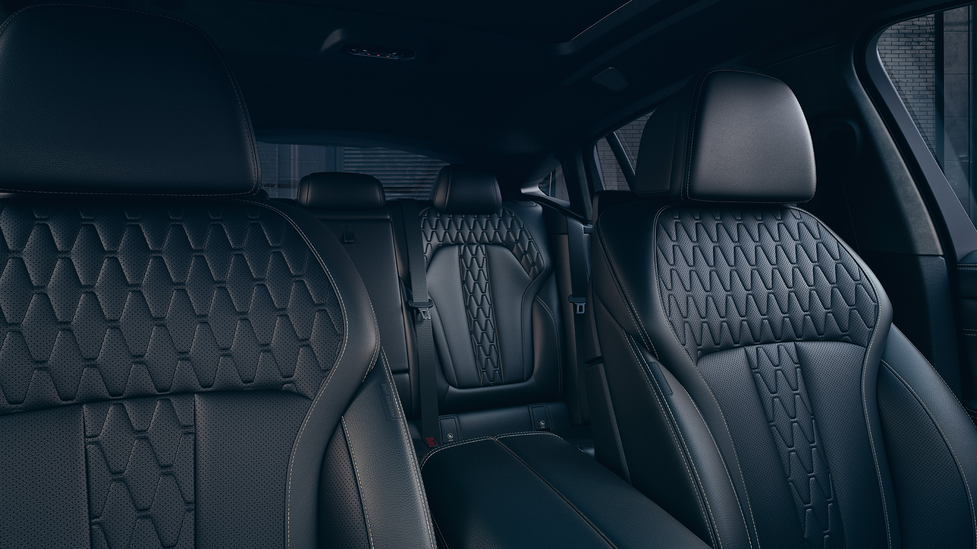 Asientos deportivos del BMW X6 M50i Diseño Interior con detalle de los asientos deportivos del BMW X6 M50i