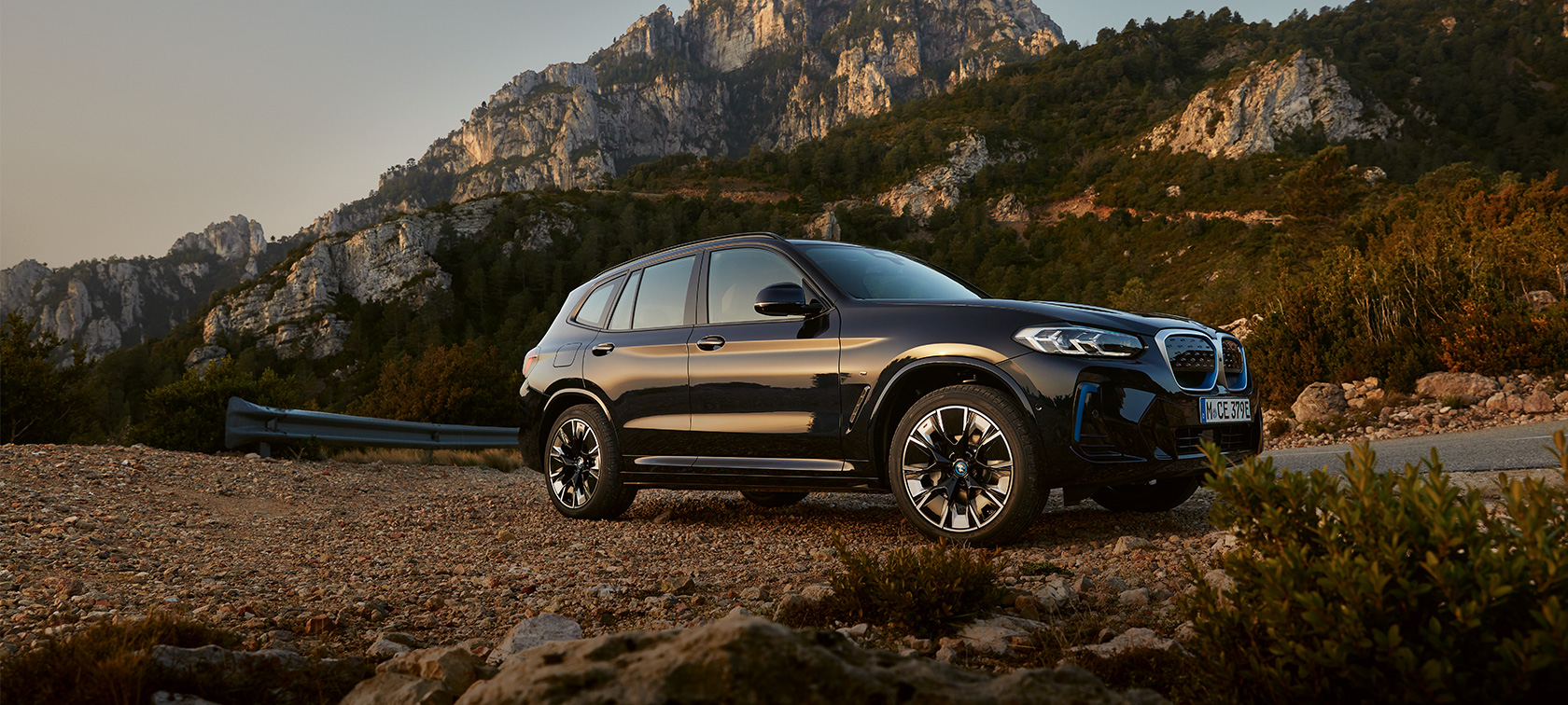 BMW iX3 G08 2021 M Carbon Black, vista lateral