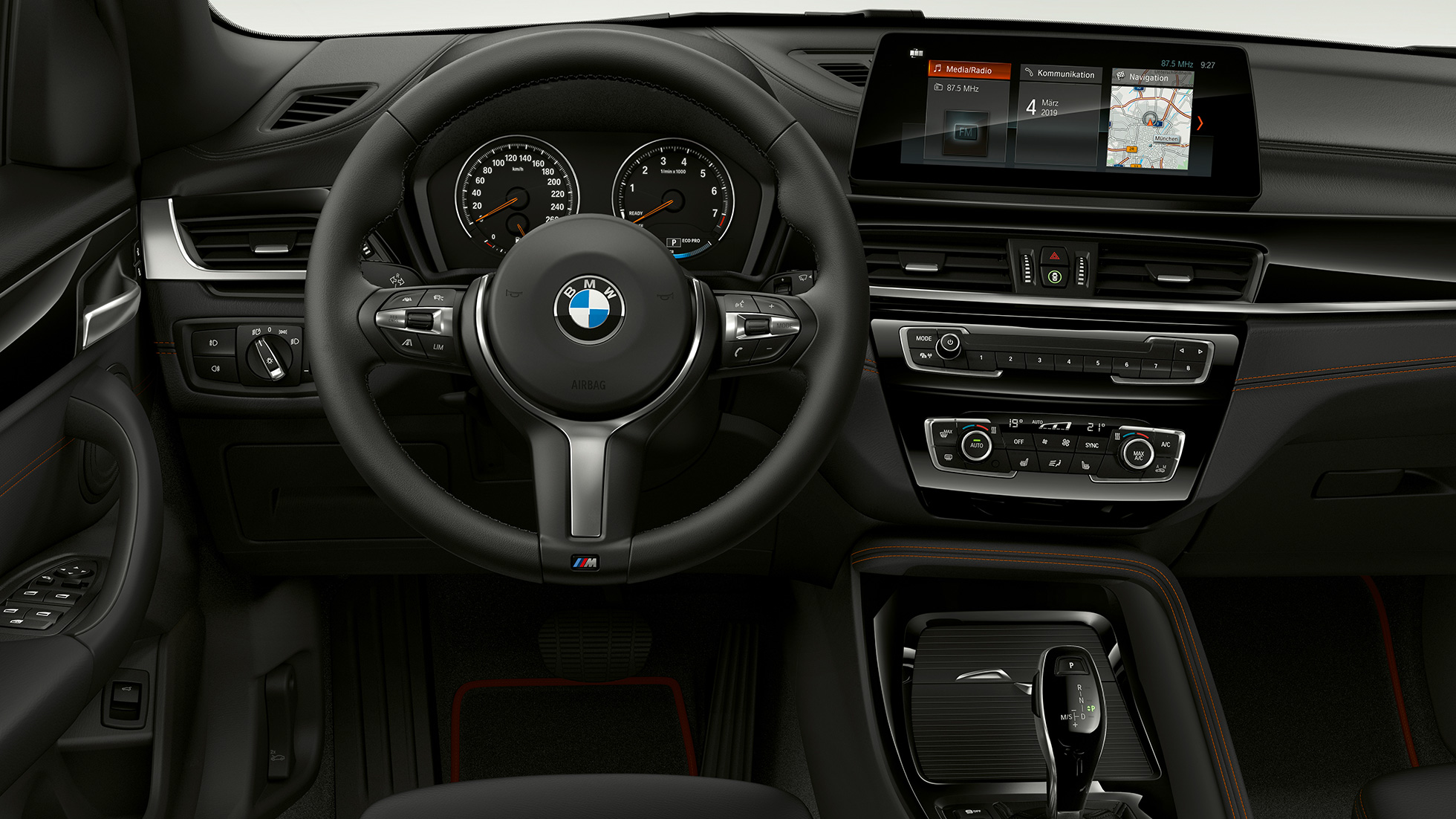 BMW X1 SUV F48, Acabado Sport, interior BMW X1 SUV F48, Acabado Sport, interior centrado en el puesto de conducción