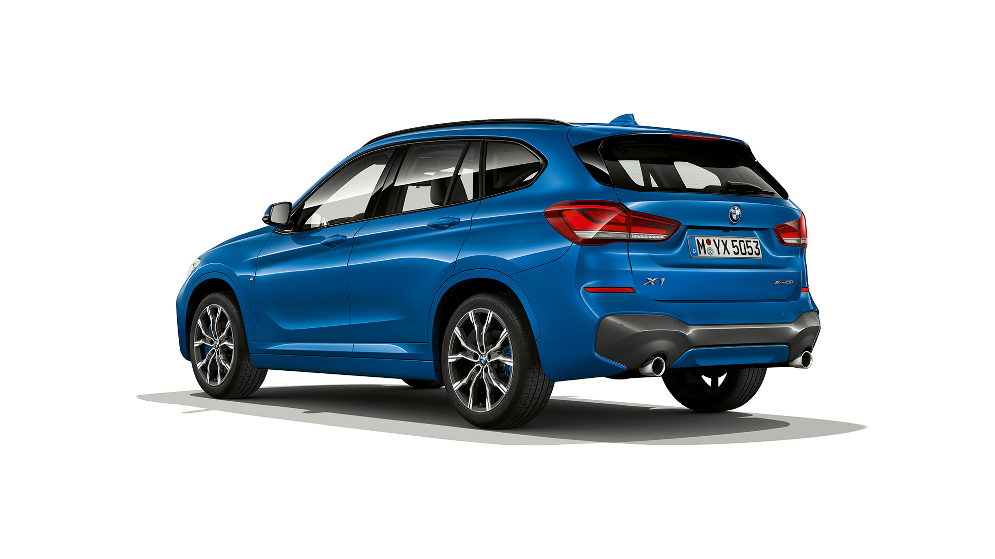 BMW X1 SUV F48, Acabado M Sport, vista de tres cuartos de la zaga BMW X1 SUV F48, Acabado M Sport, imagen de estudio de tres cuartos de la zaga
