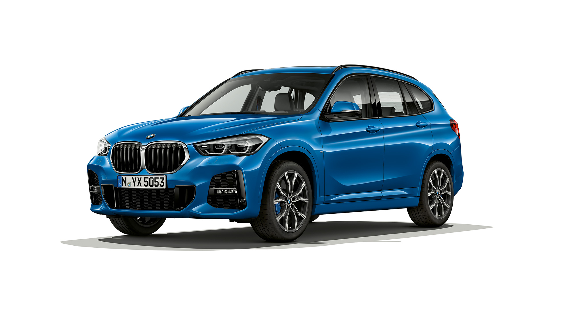 BMW X1 SUV F48, Acabado M Sport, vista de tres cuartos del frontal BMW X1 SUV F48, Acabado M Sport, imagen de estudio de tres cuartos del frontal