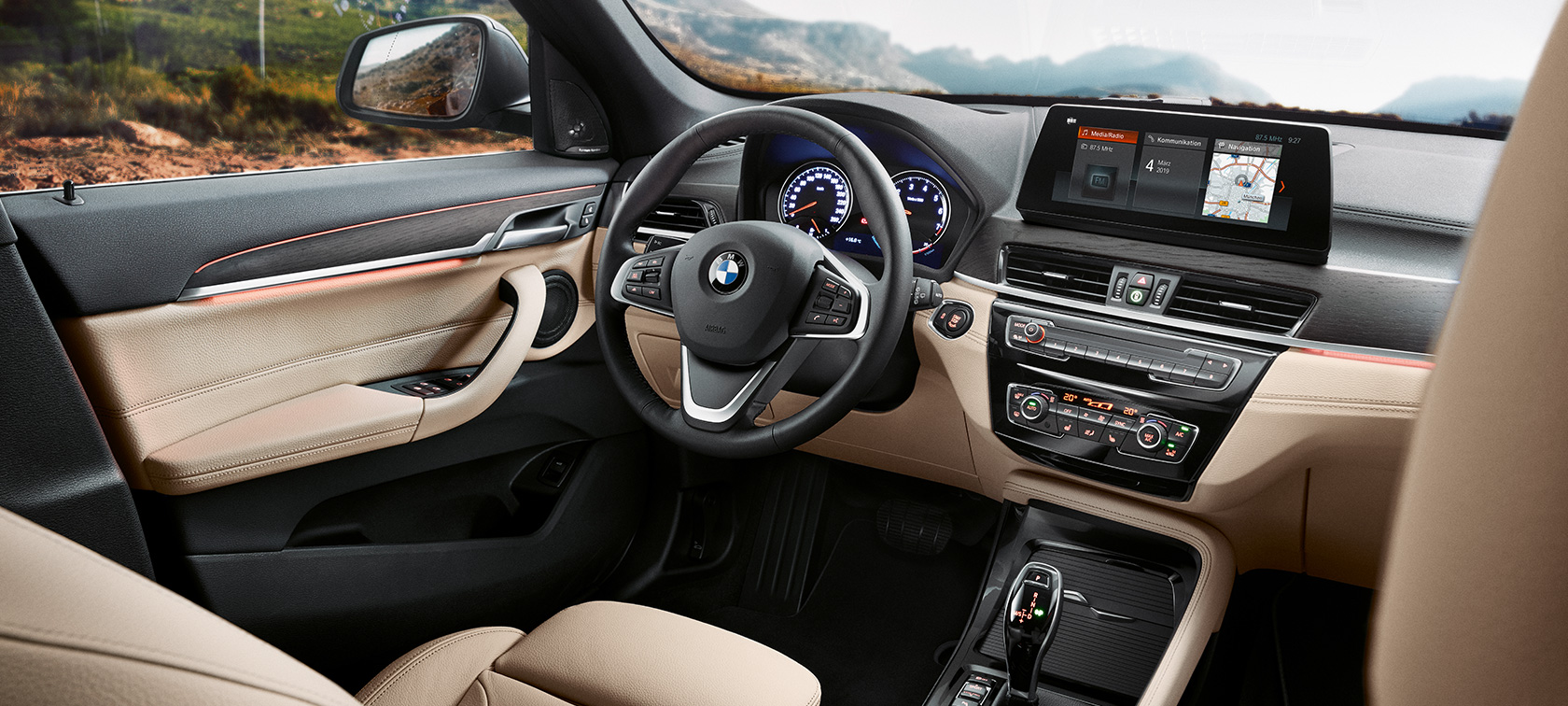 BMW X1 SUV F48, puesto de conducción BMW X1 SUV F48, interior centrado en el puesto de conducción