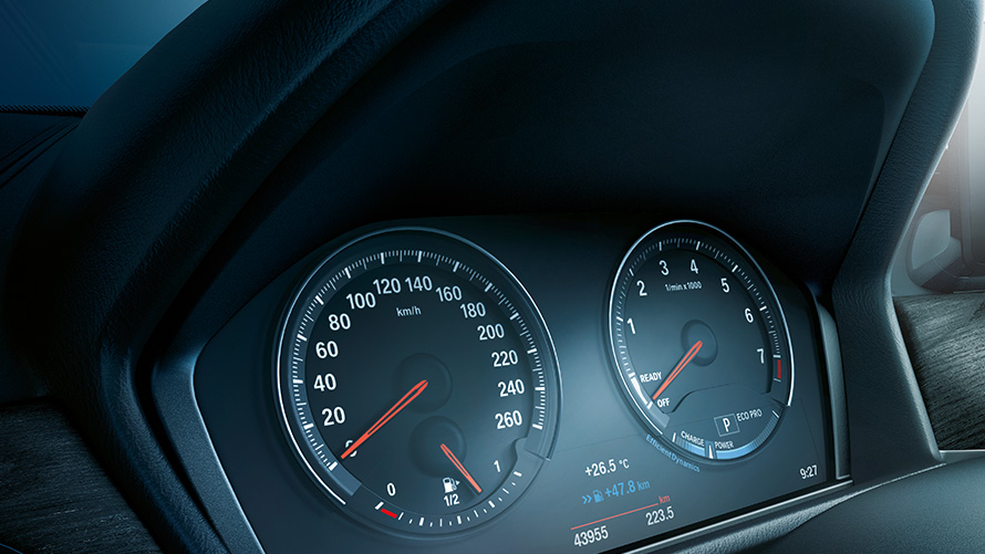 BMW X1, cuadro de instrumentos con tecnología Black Panel. Interior del BMW X1, vista del cuadro de instrumentos con tecnología Black Panel.