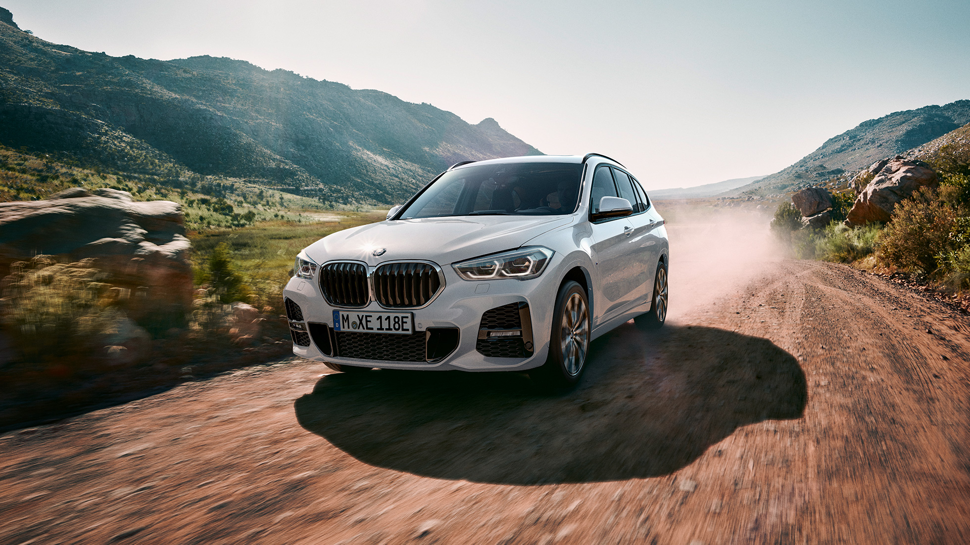 Nuevo BMW X1 xDrive25e híbrido enchufable. Nuevo BMW X1 xDrive25e híbrido enchufable, vista de tres cuartos del frontal.
