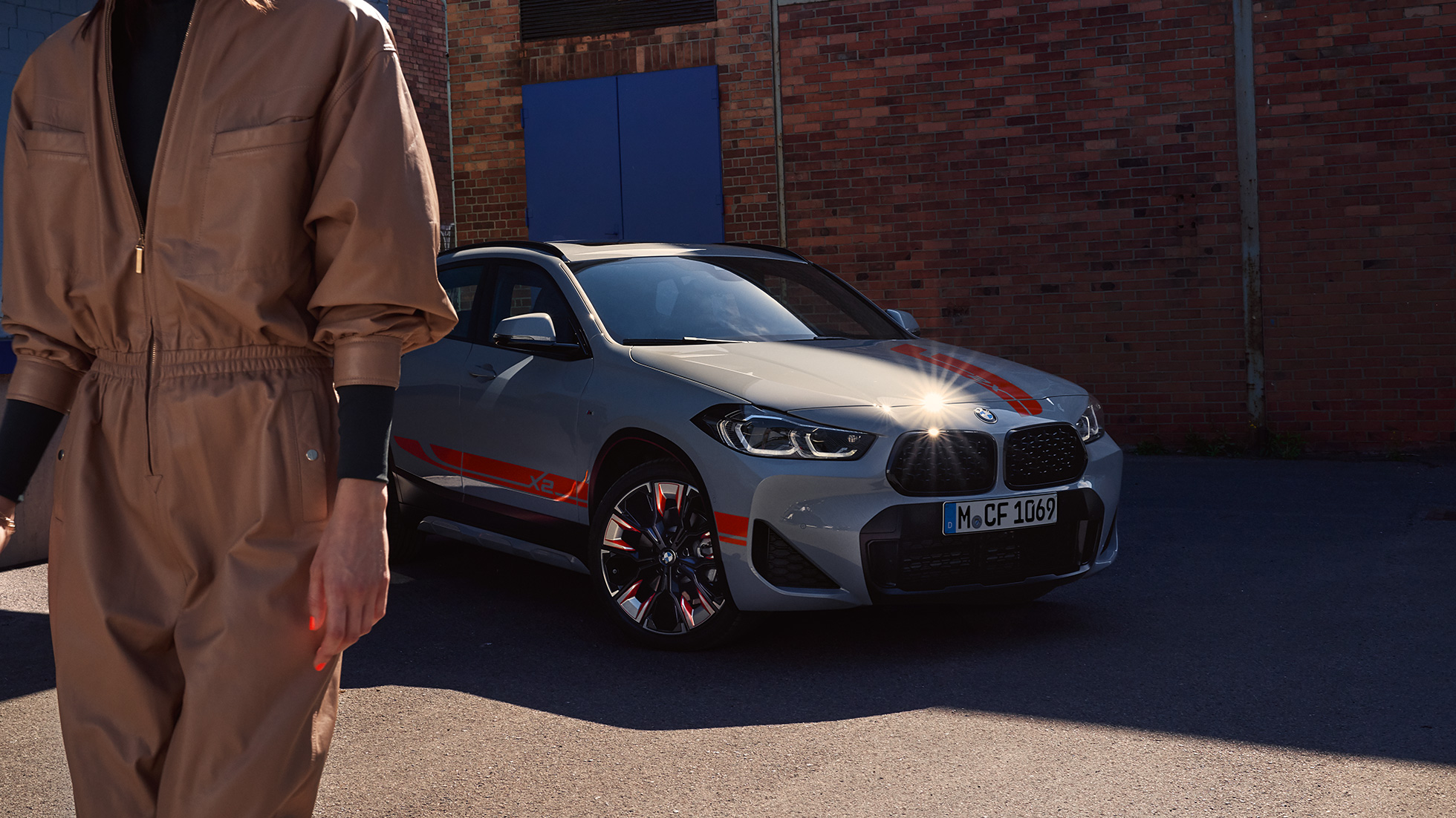 Parrilla doble BMW X2 F39 BMW X2 2020 F39 Brooklyn Grey, vista de tres cuartos del frontal Parrilla doble