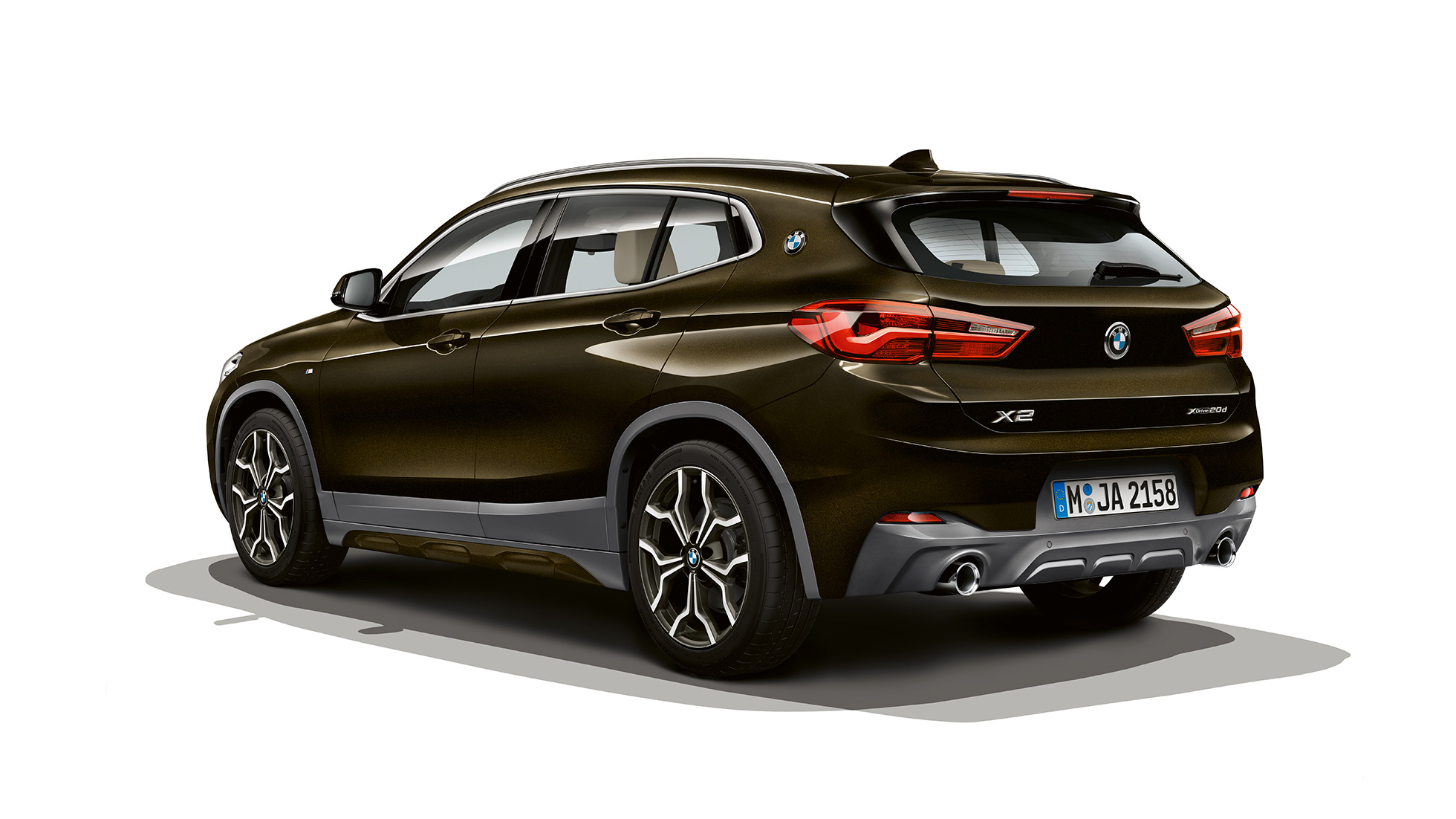 Vista de tres cuartos del frontal BMW X2 sDrive20i SUV F39 Acabado M Sport X BMW X2 sDrive20i SUV Acabado M Sport 2018 F39 Sparkling Storm efecto brillante, vista de tres cuartos del frontal