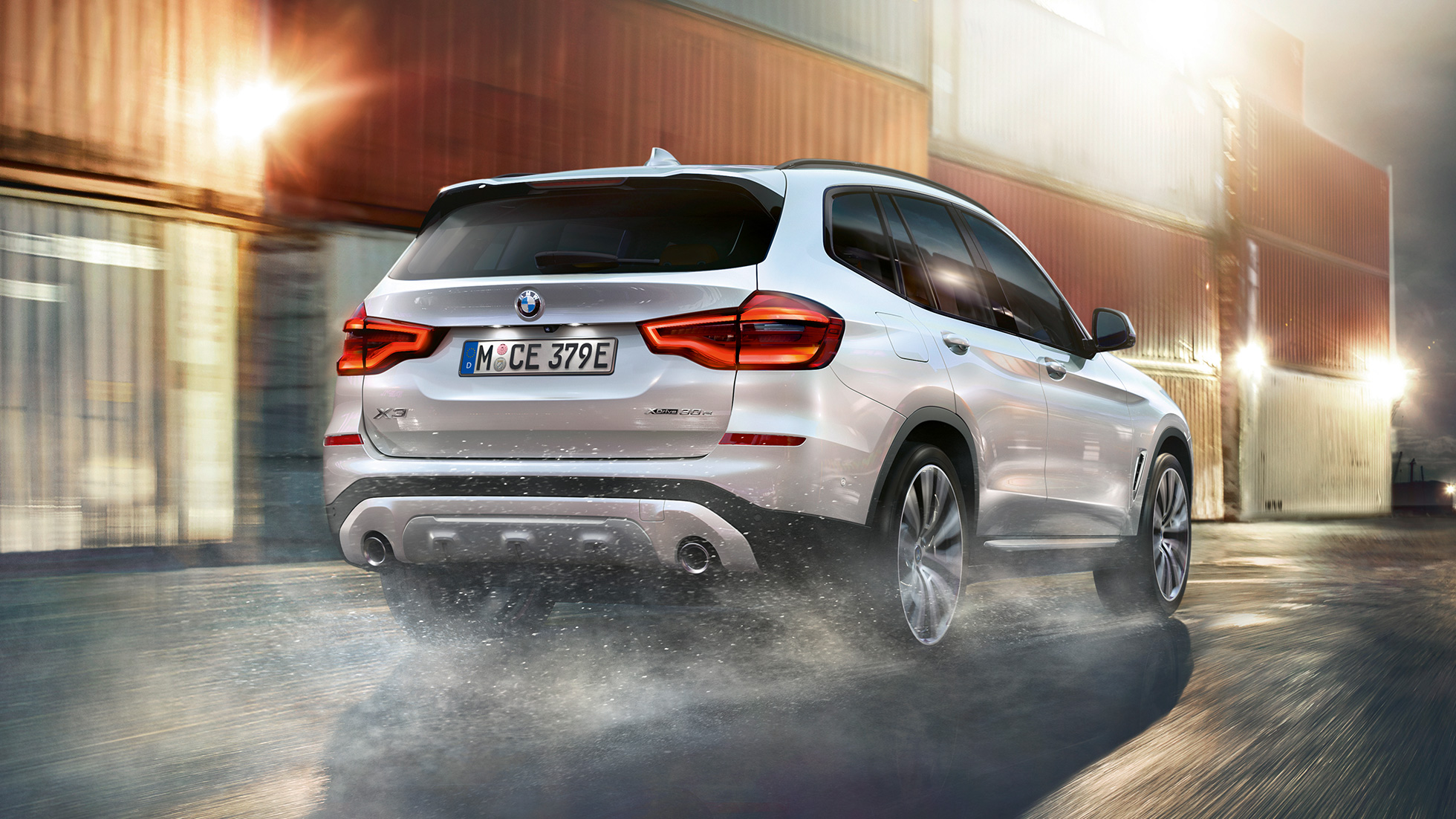 BMW X3 M40i, imagen de la zaga con anagrama del modelo SUV híbrido enchufable, imagen de la zaga con anagrama del modelo