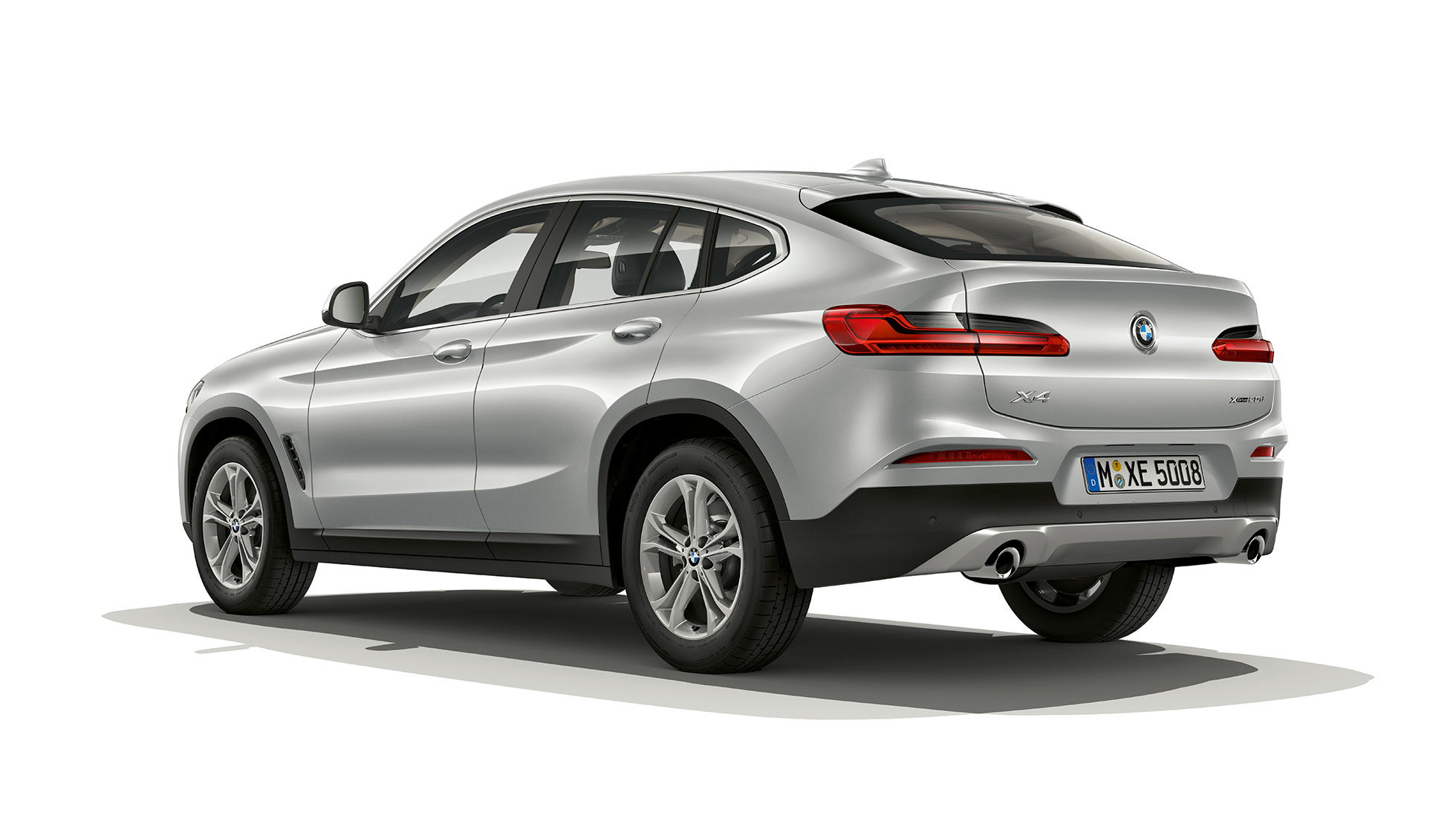 Vista de tres cuartos de la zaga BMW X4 SUV G02 Acabado Advantage BMW X4 xDrive20d SUV Acabado Advantage G02 en color Glaciersilber, vista de tres cuartos de la zaga