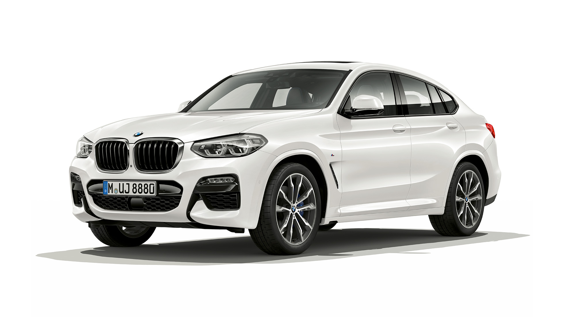 Vista de tres cuartos del frontal BMW X4 SUV G02 Acabado M Sport BMW X4 xDrive30i SUV Acabado M Sport G02 en color Alpinweiss, vista de tres cuartos del frontal del coupé