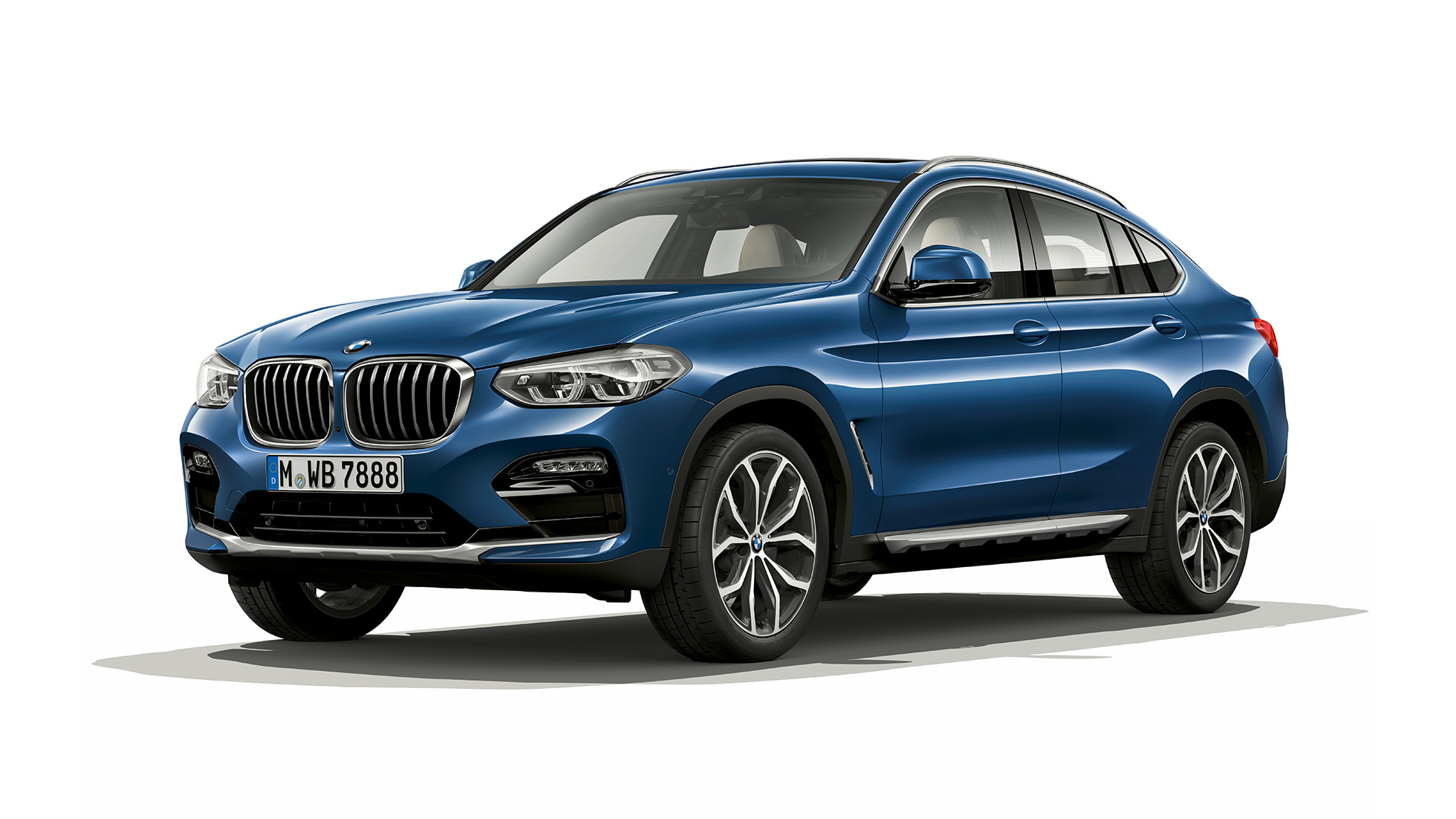 Vista de tres cuartos del frontal BMW X4 SUV G02 Acabado xLine BMW X4 xDrive20d SUV Acabado xLine G02 en color Phytonicblau, vista de tres cuartos del frontal del Coupé