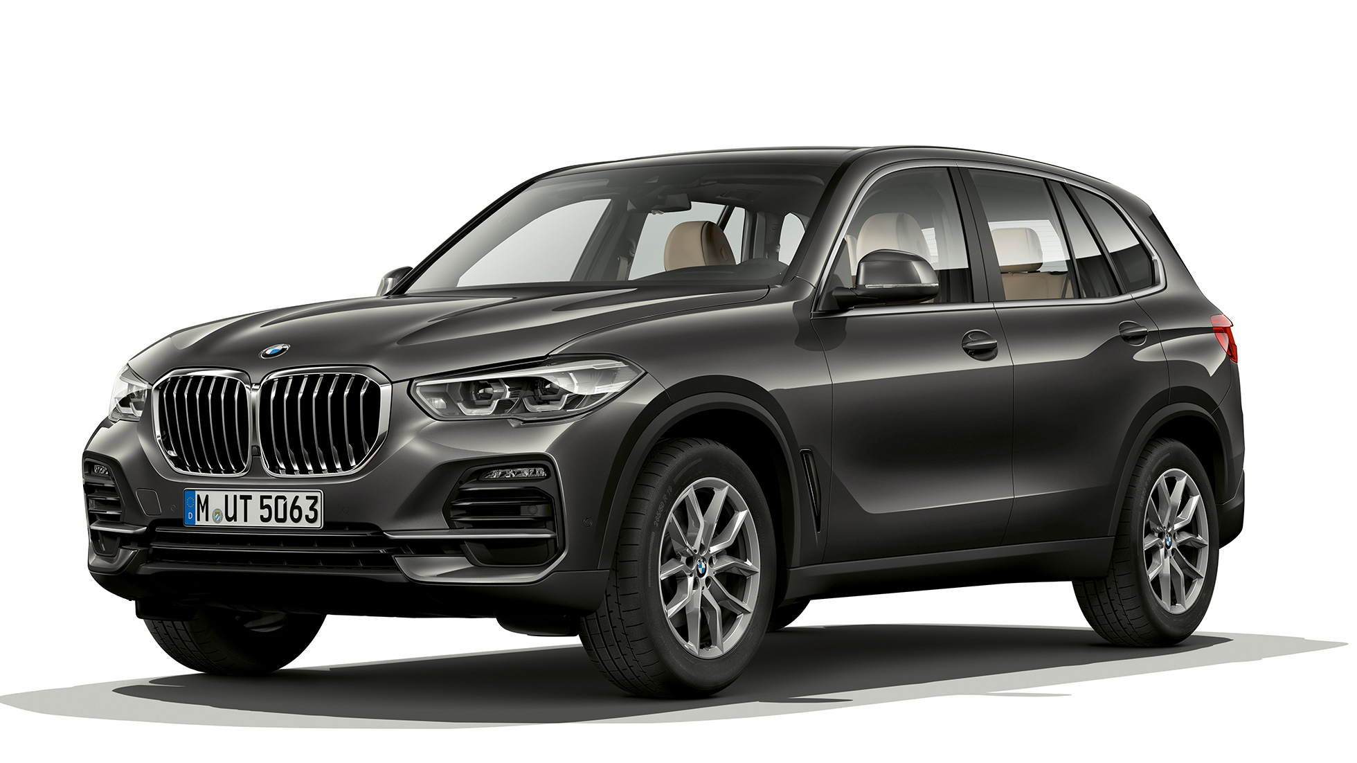 Basic model BMW X5 xDrive30d three-quarter front view Basic model BMW X5 xDrive30d G05 2018 Sophisto Grey Brilliant Effect metallic three-quarter front view