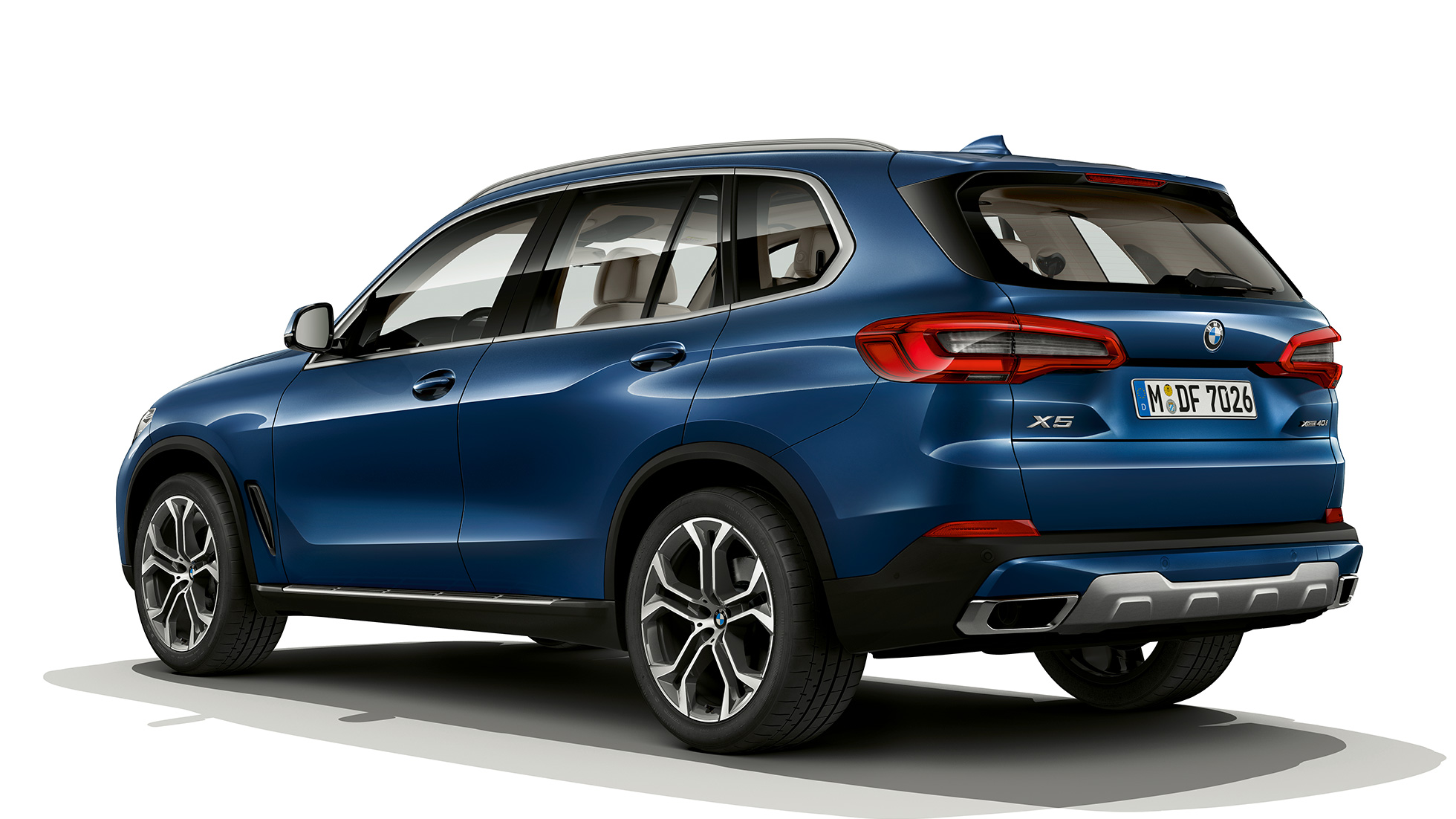 Model xLine BMW X5 xDrive40i three-quarter rear view Model xLine BMW X5 xDrive40i G05 2018 Phytonic Blue metallic three-quarter rear view