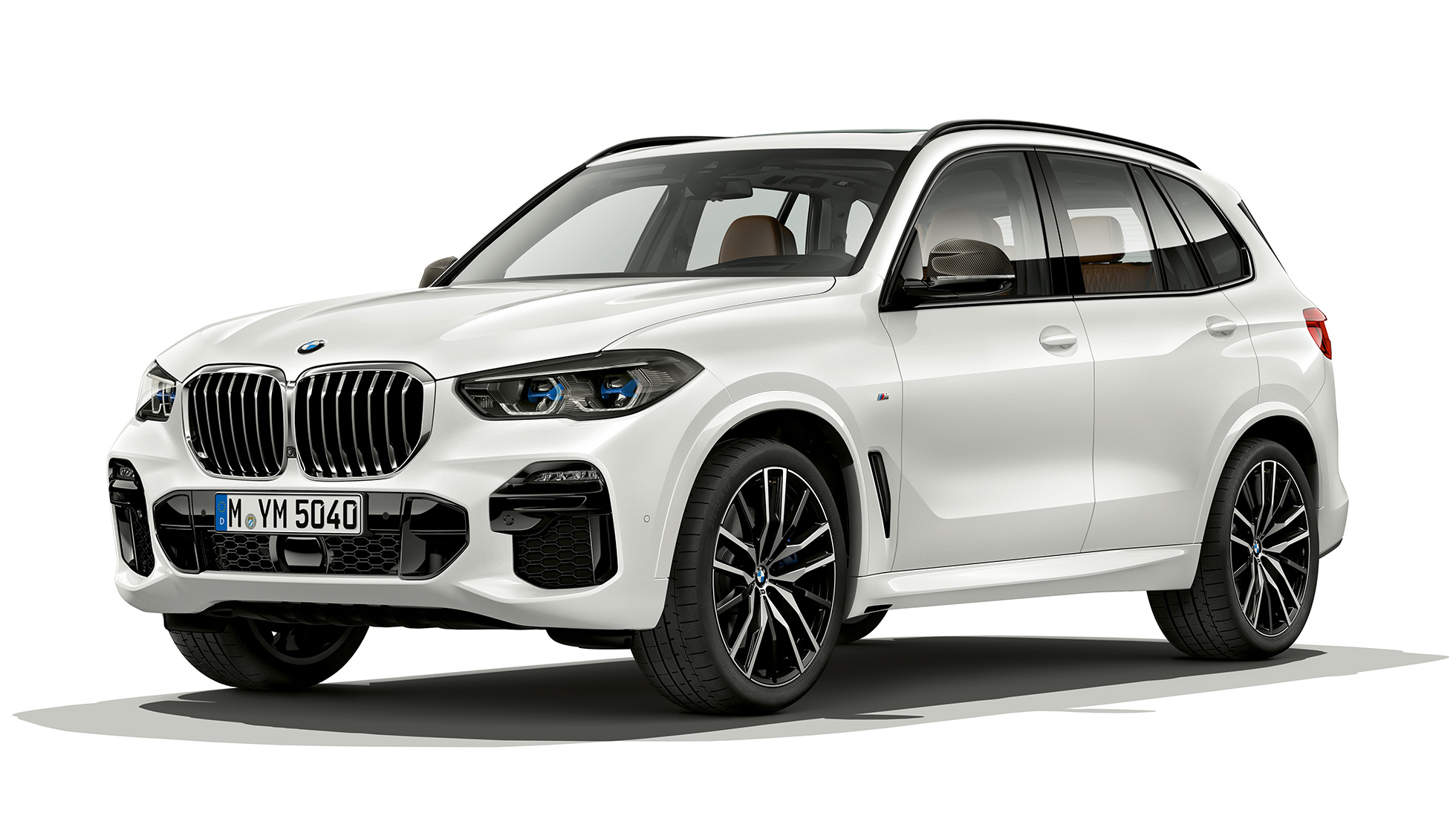 Model M Sport BMW X5 xDrive40i three-quarter front view Model M Sport BMW X5 xDrive40i G05 2018 Mineral White metallic three-quarter front view