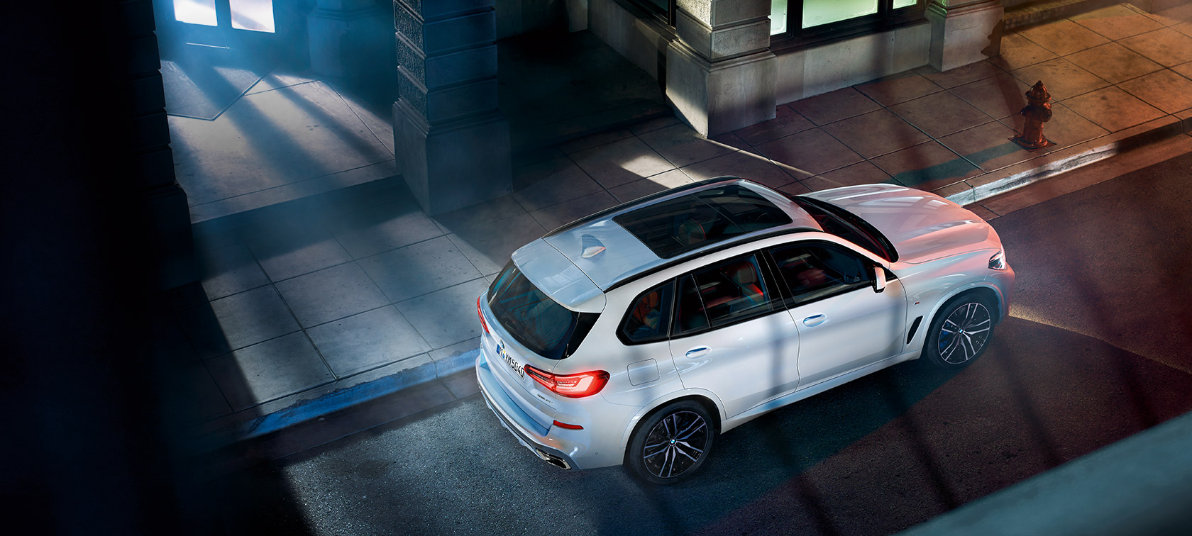 BMW X5 bird's eye view BMW X5 G05 2018 Mineral White metallic bird's eye view