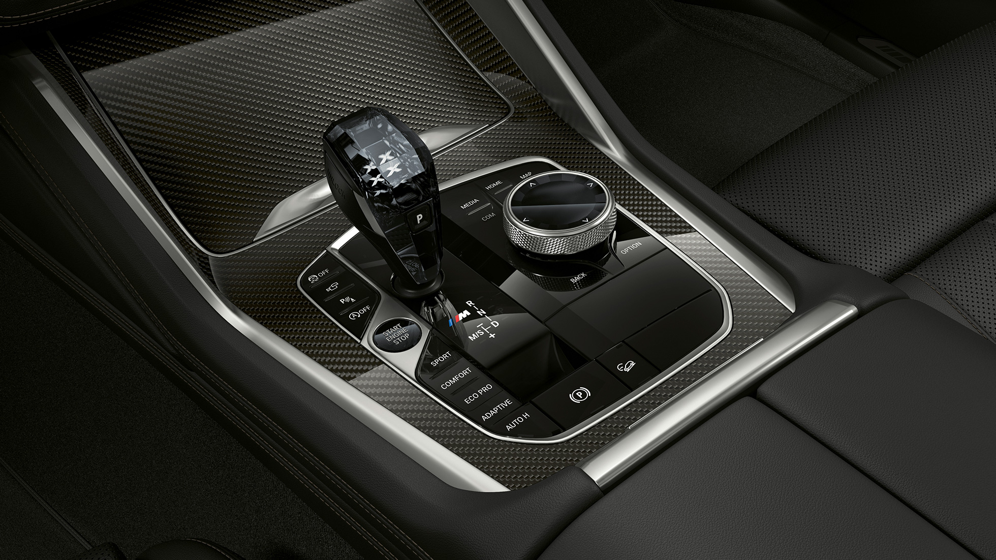 BMW X6 con BMW xLine, consola central. BMW X6 con BMW xLine, interior centrado en la consola central.