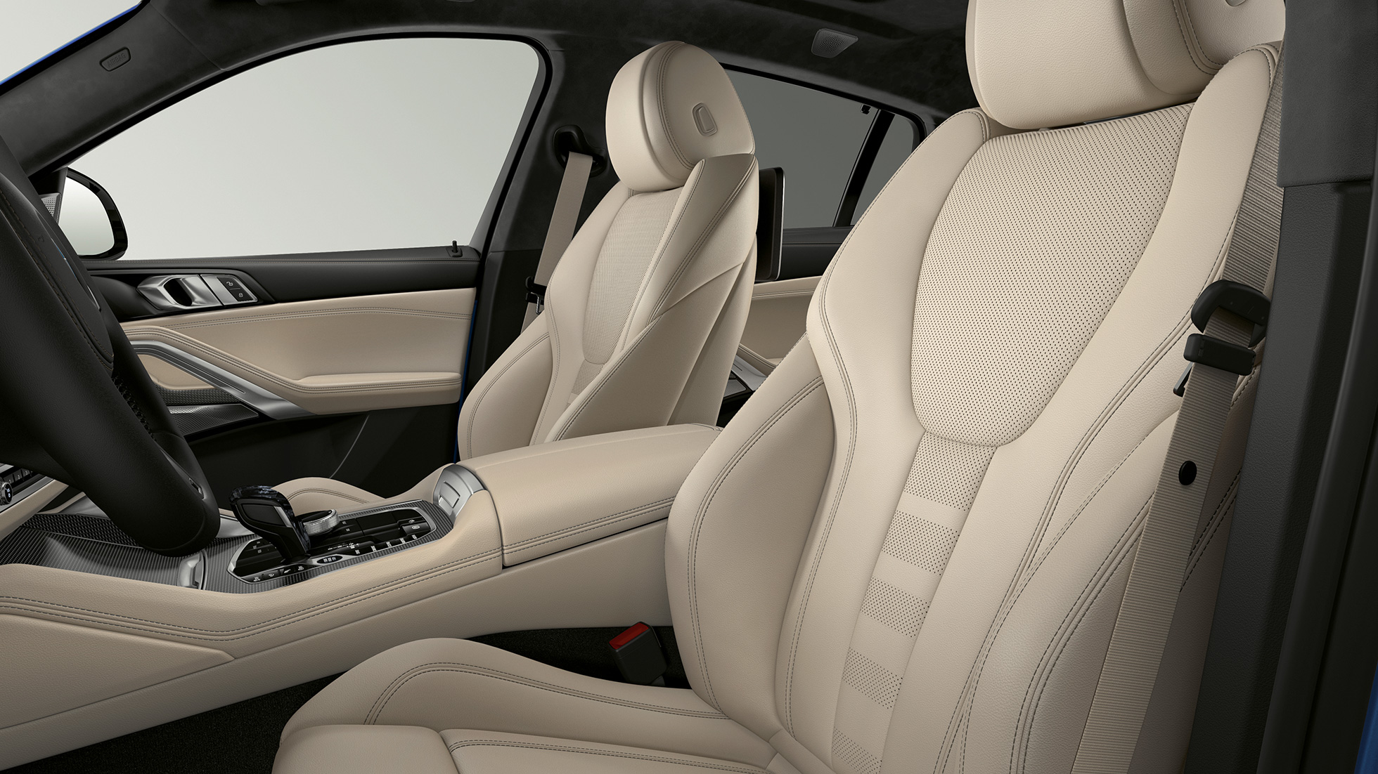 BMW X6 con paquete deportivo M, tapicería. BMW X6 con paquete deportivo M, interior centrado en la tapicería.