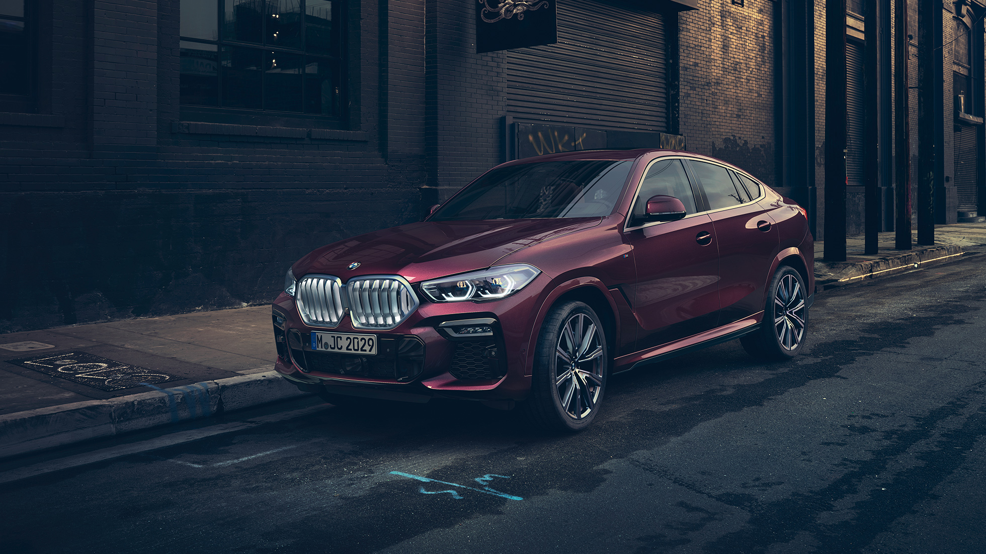 BMW X6 Individual, exterior. BMW X6 Individual, vista de tres cuartos del frontal.
