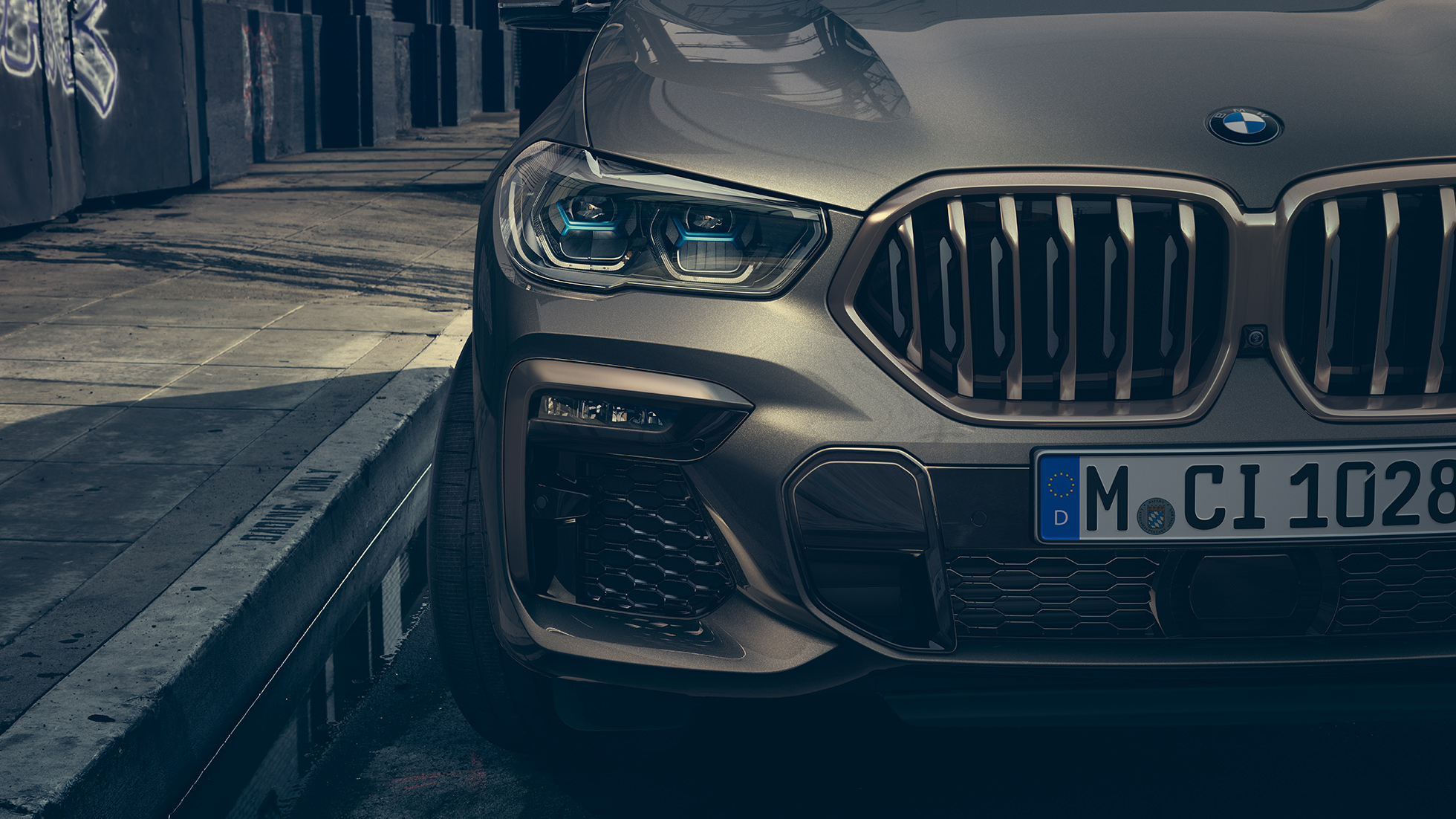 Luz láser BMW. Detalle del SUV BMW X6 con enfoque en la Luz láser.