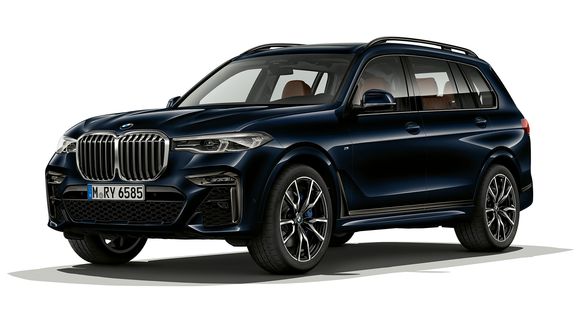 BMW X7 Paquete deportivo M Imagen de estudio del BMW X7 en vista delantera de tres cuartos con Paquete deportivo M