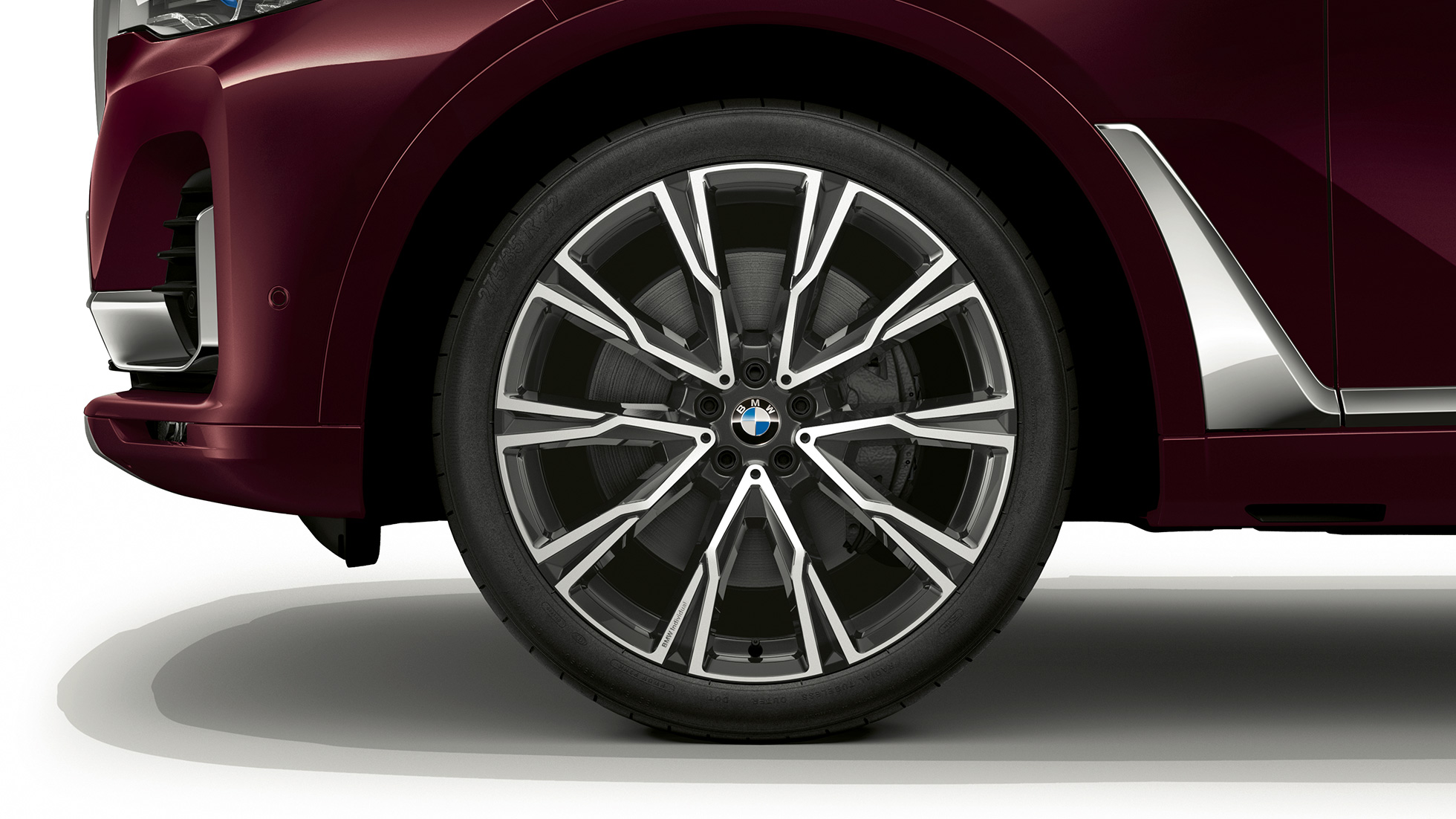 BMW X7, BMW Individual xDrive40i, llanta de aleación ligera Detalle de llanta de aleación ligera del BMW X7 con equipamiento del BMW Individual xDrive40i